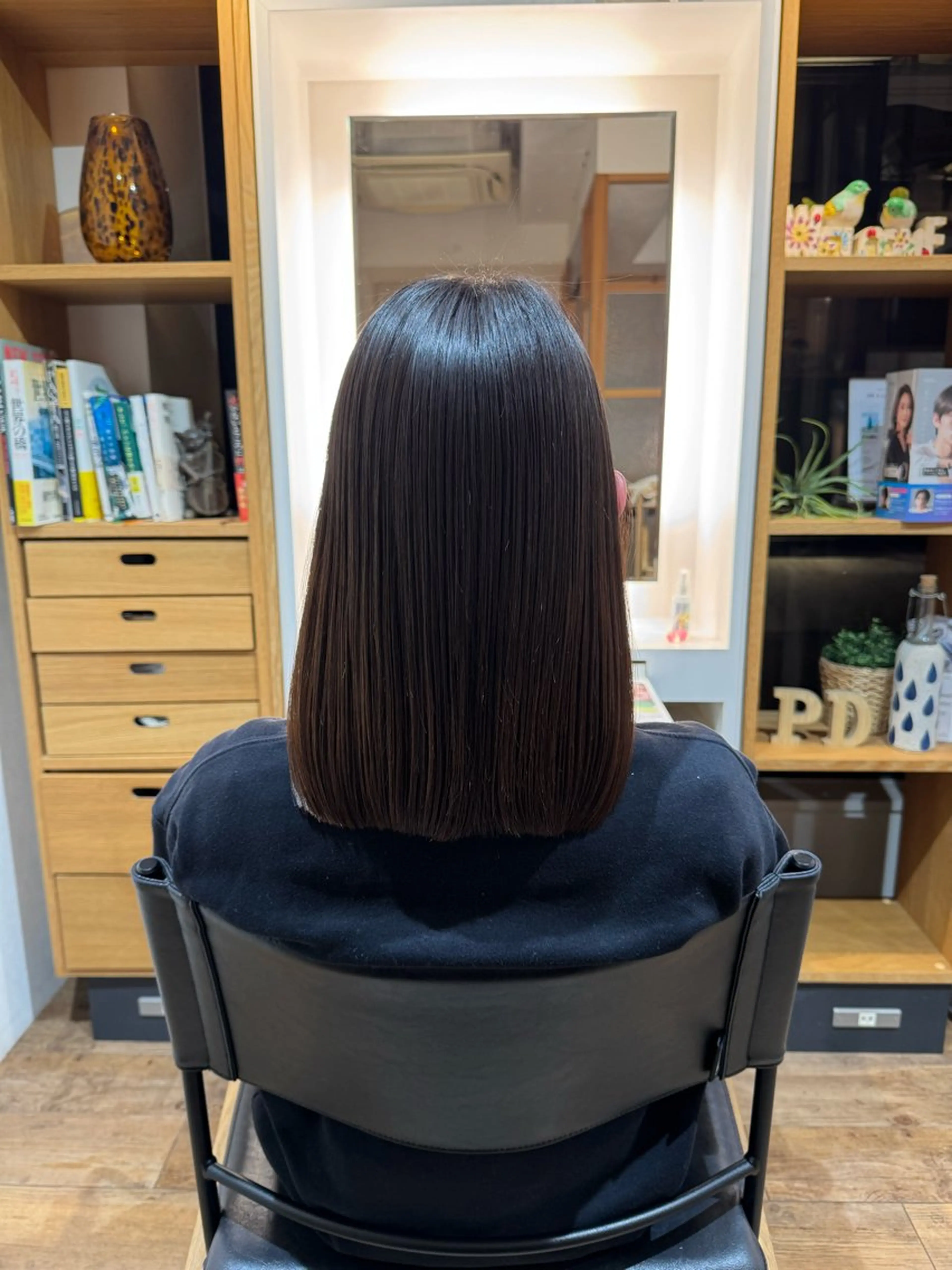 セミロング カット 縮毛矯正 トリートメント afloatkobe所属・美髪/髪質改善 川口凌弥のヘアスタイル