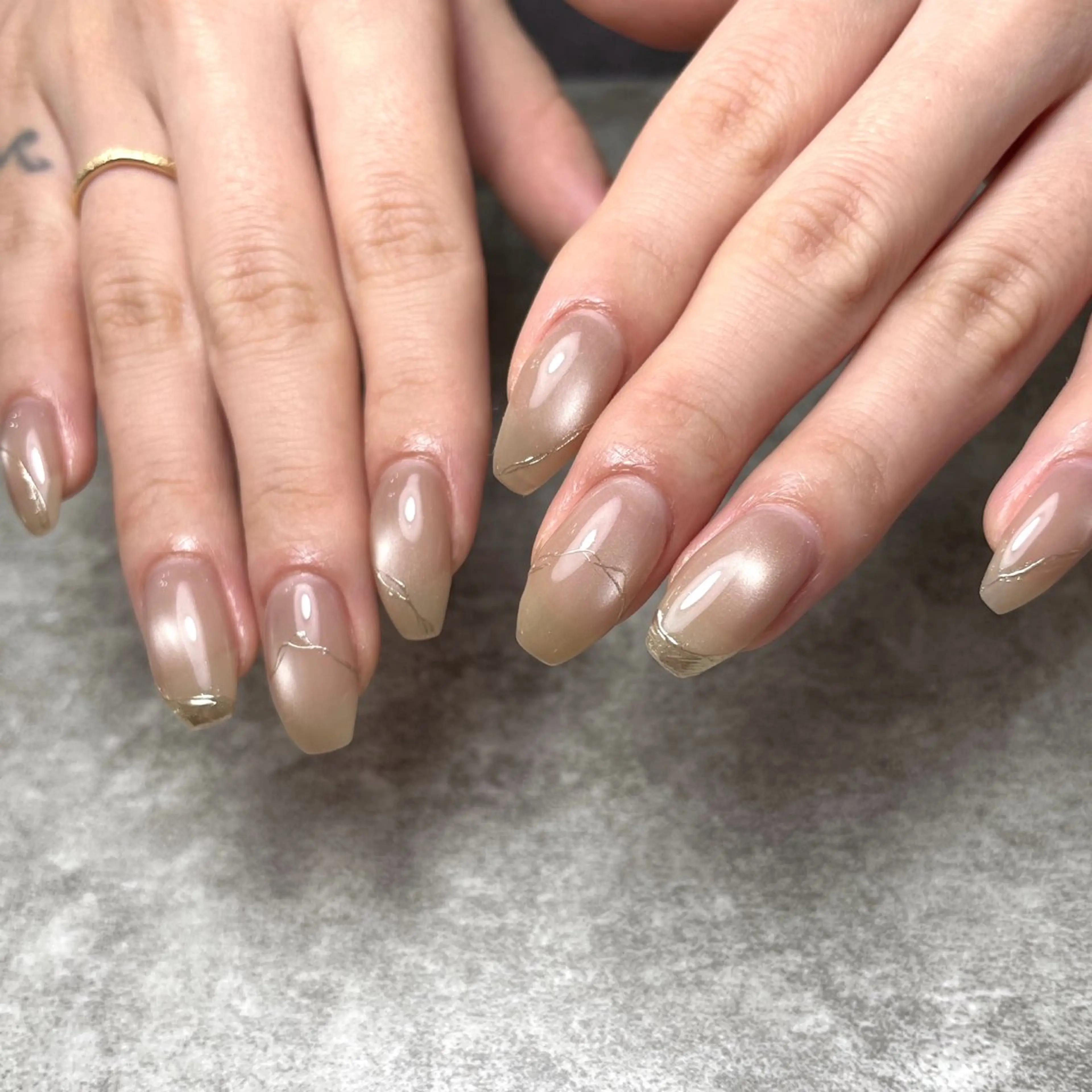 ネイル ミラーネイル ニュアンスネイル ハンドネイル ハンドケア NAILSALON SONA所属・T. Ranのネイルデザイン