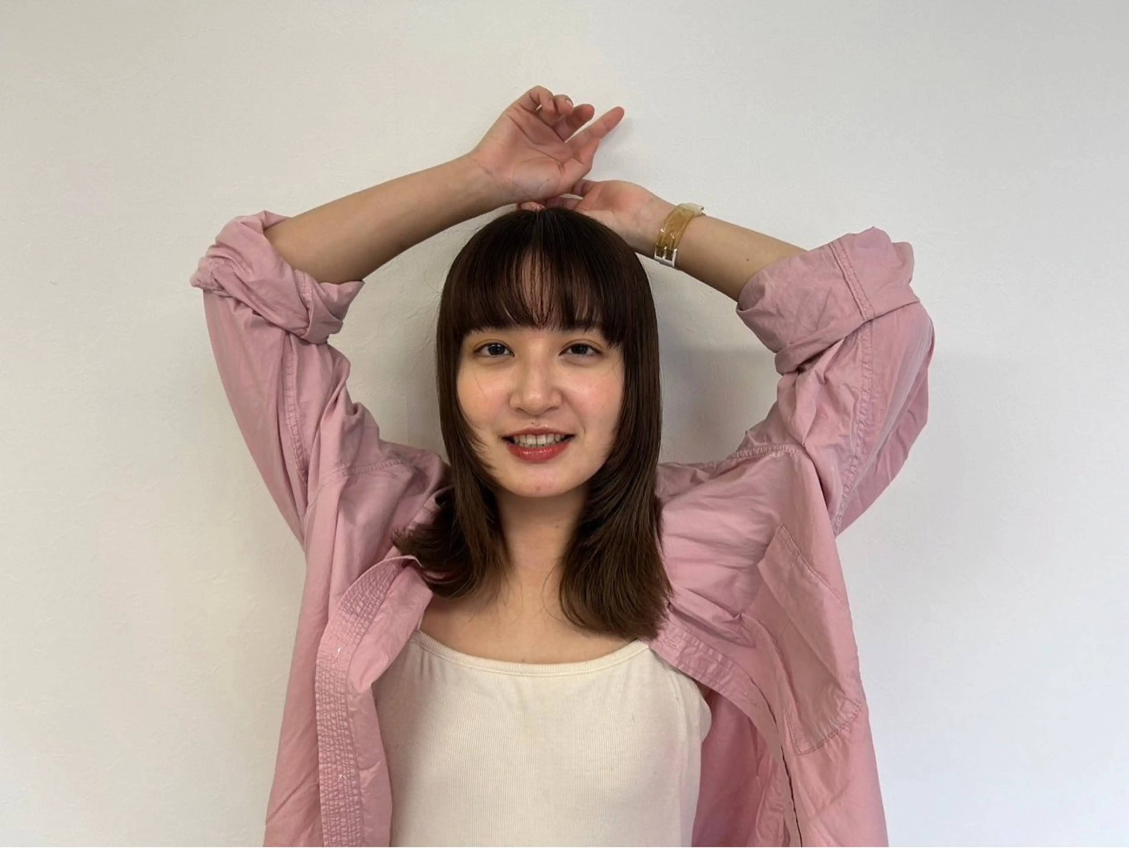 ミディアム 垣内 奈緒のヘアスタイル