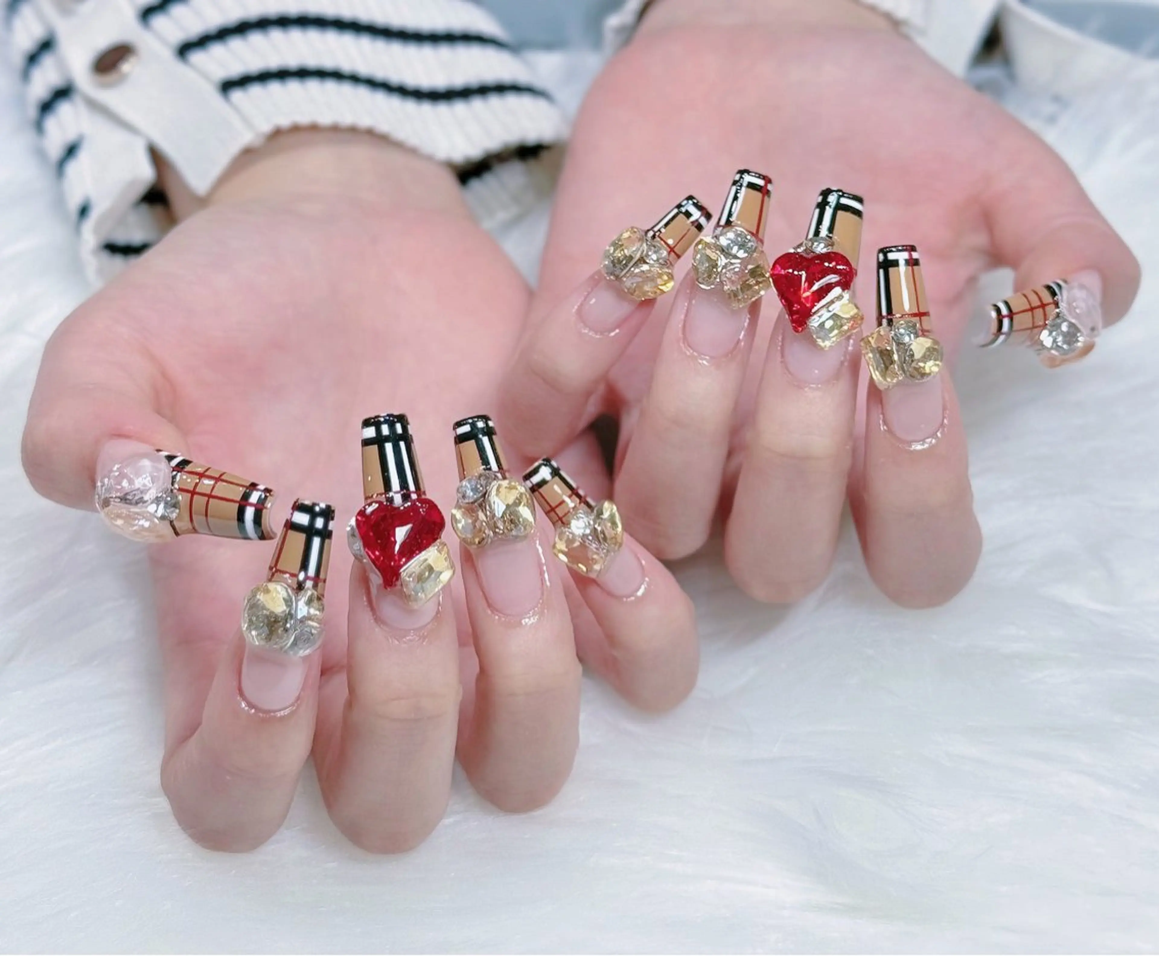 ネイル オーロラネイル チークネイル フットネイル フレンチネイル ジェルネイル ハンドネイル Nichi Nailsのネイルデザイン