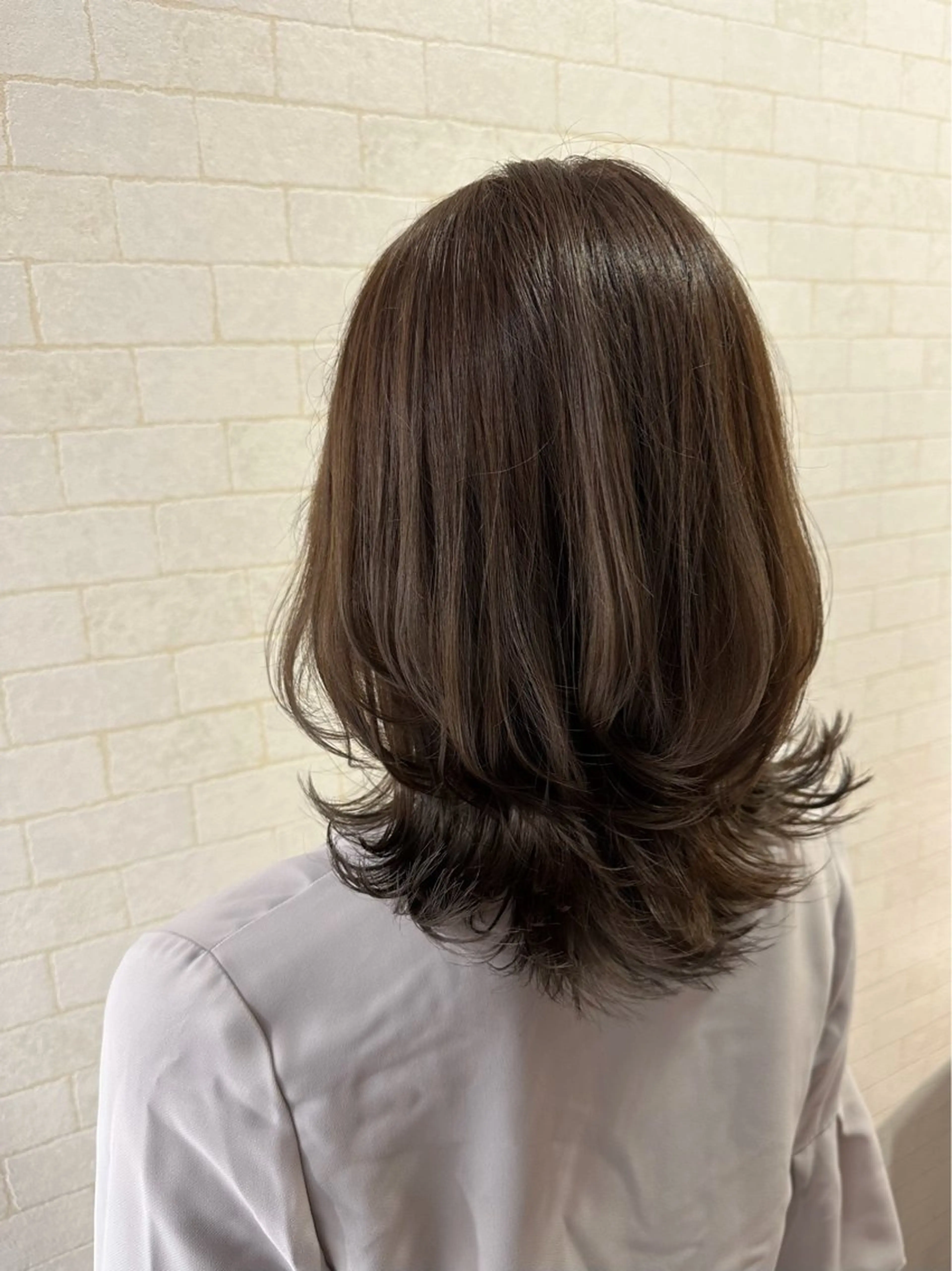 ミディアム カラー ブリーチ 透明感カラー ダブルカラー ブリーチなしカラー 顔まわりレイヤー 大人レイヤー& 透明感カラー💄のヘアスタイル