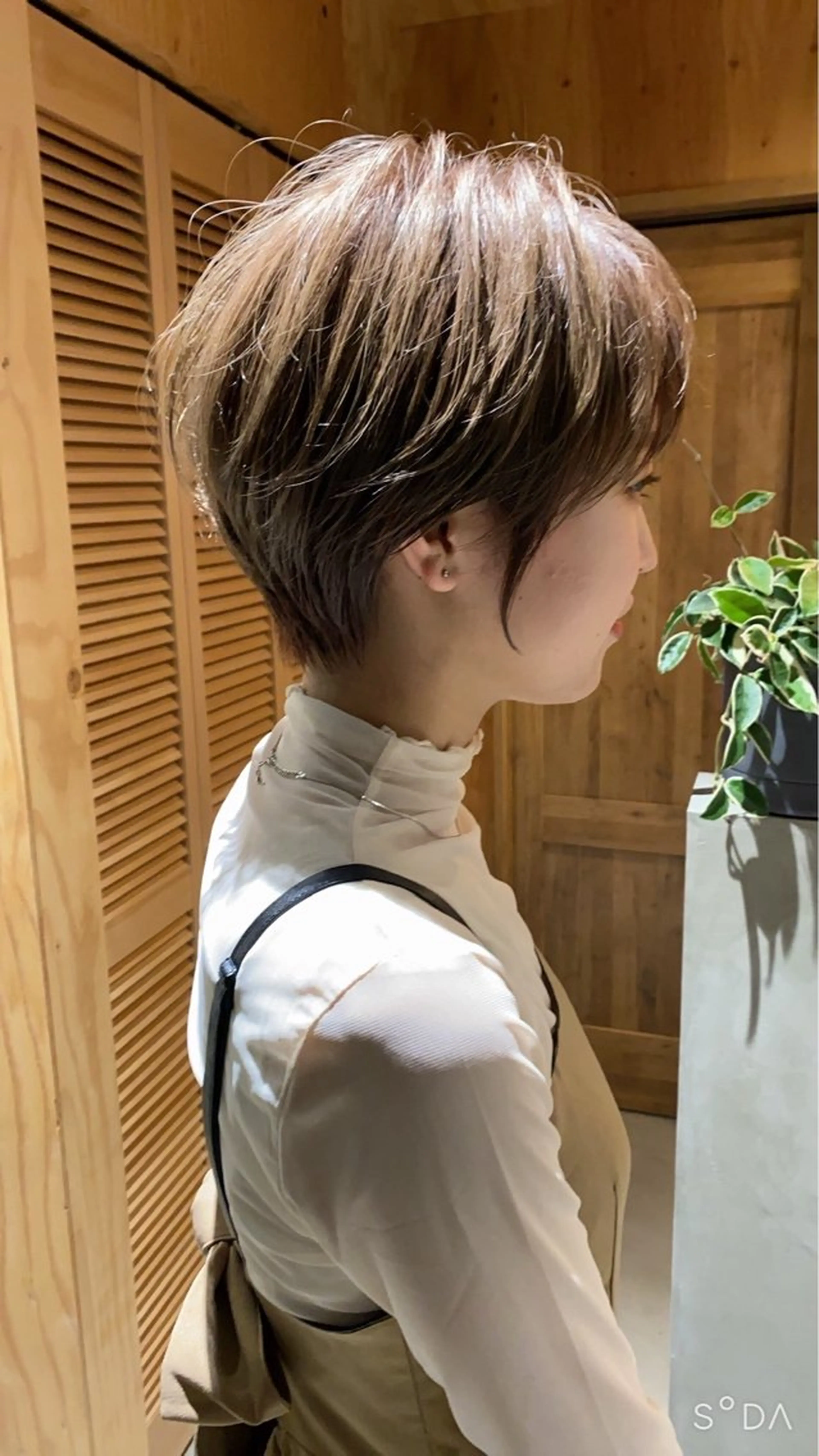 ショート レイヤーカット/ 顔まわり/アオイのヘアスタイル