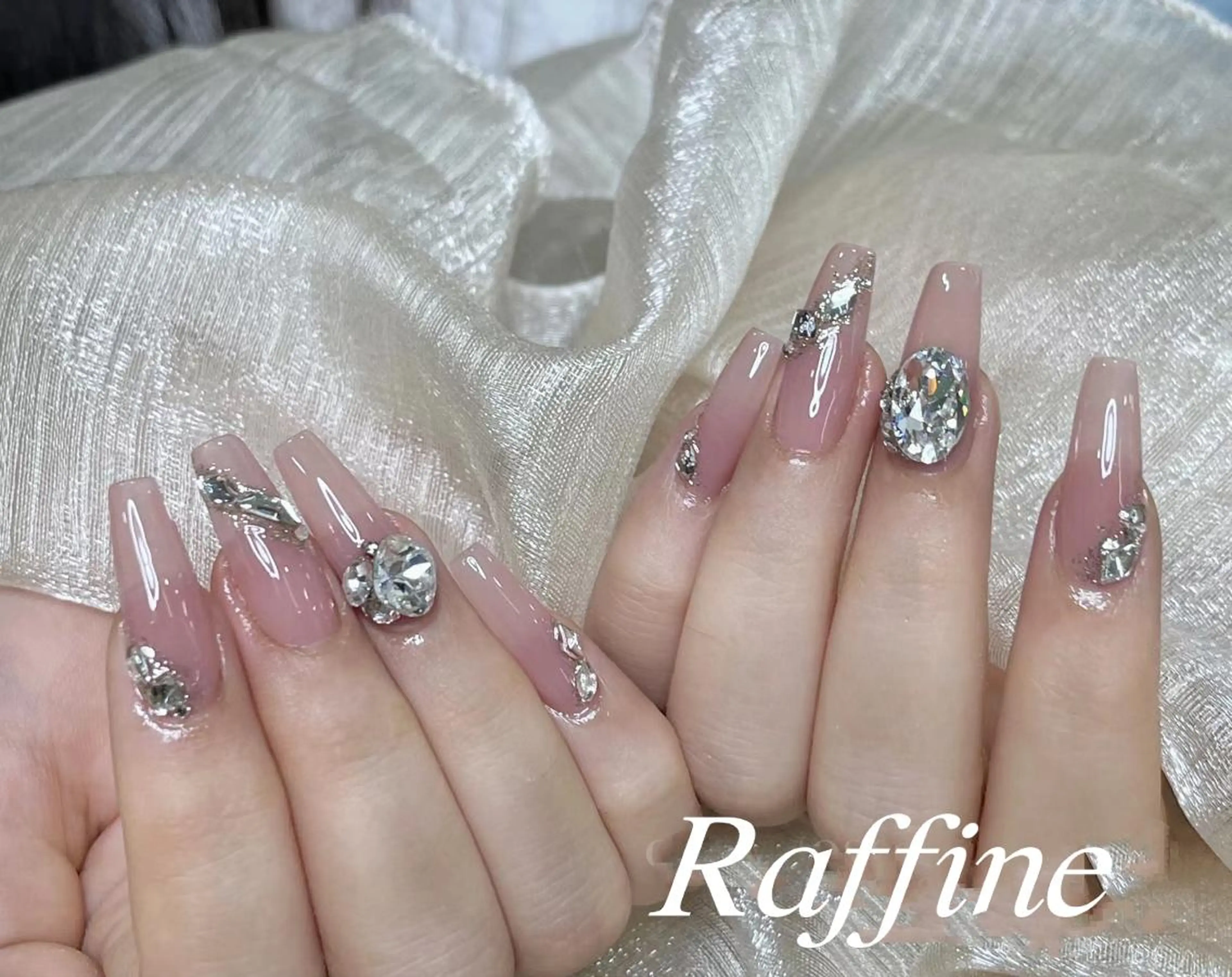 ネイル ハンドネイル RAFFINE haru🦋🩵のネイルデザイン