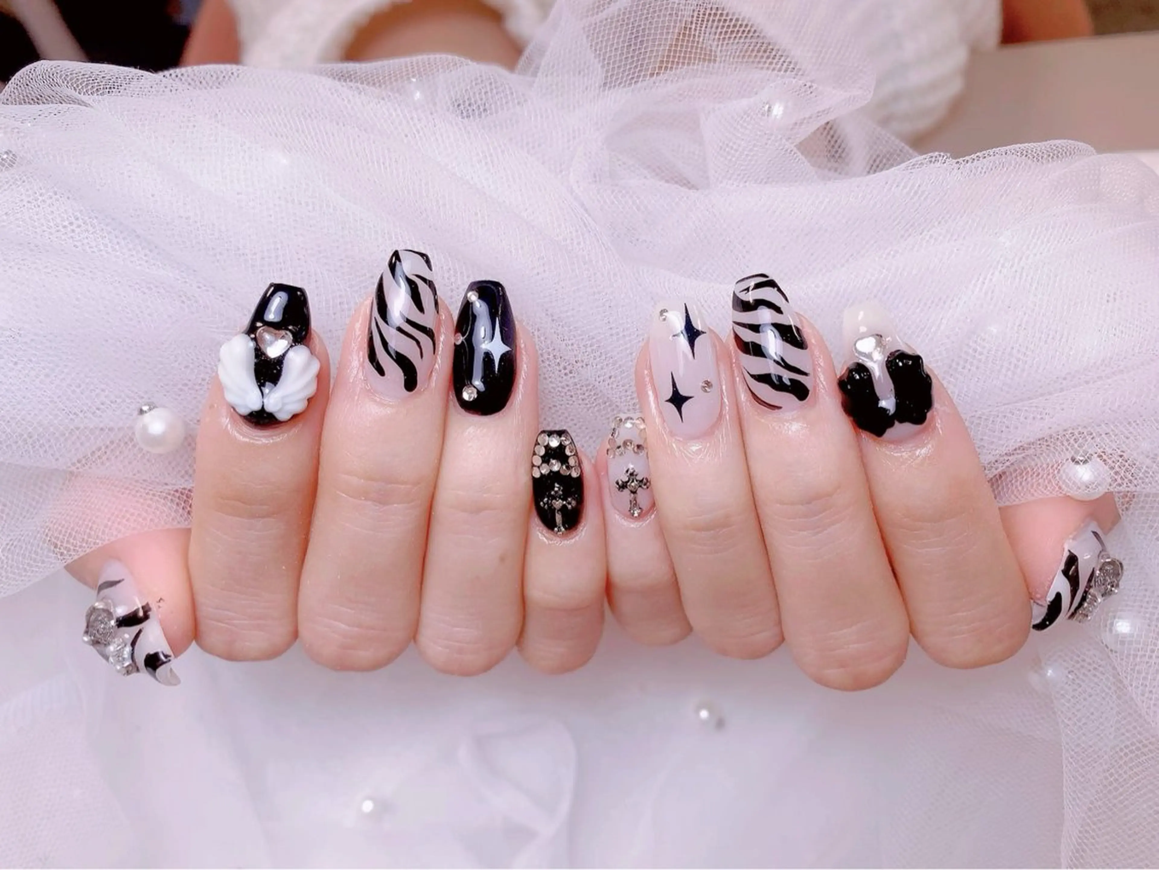 ネイル フレンチネイル ジェルネイル ハート 韓国ネイル マグネットネイル ハンドネイル ネイルサロン lotusのネイルデザイン