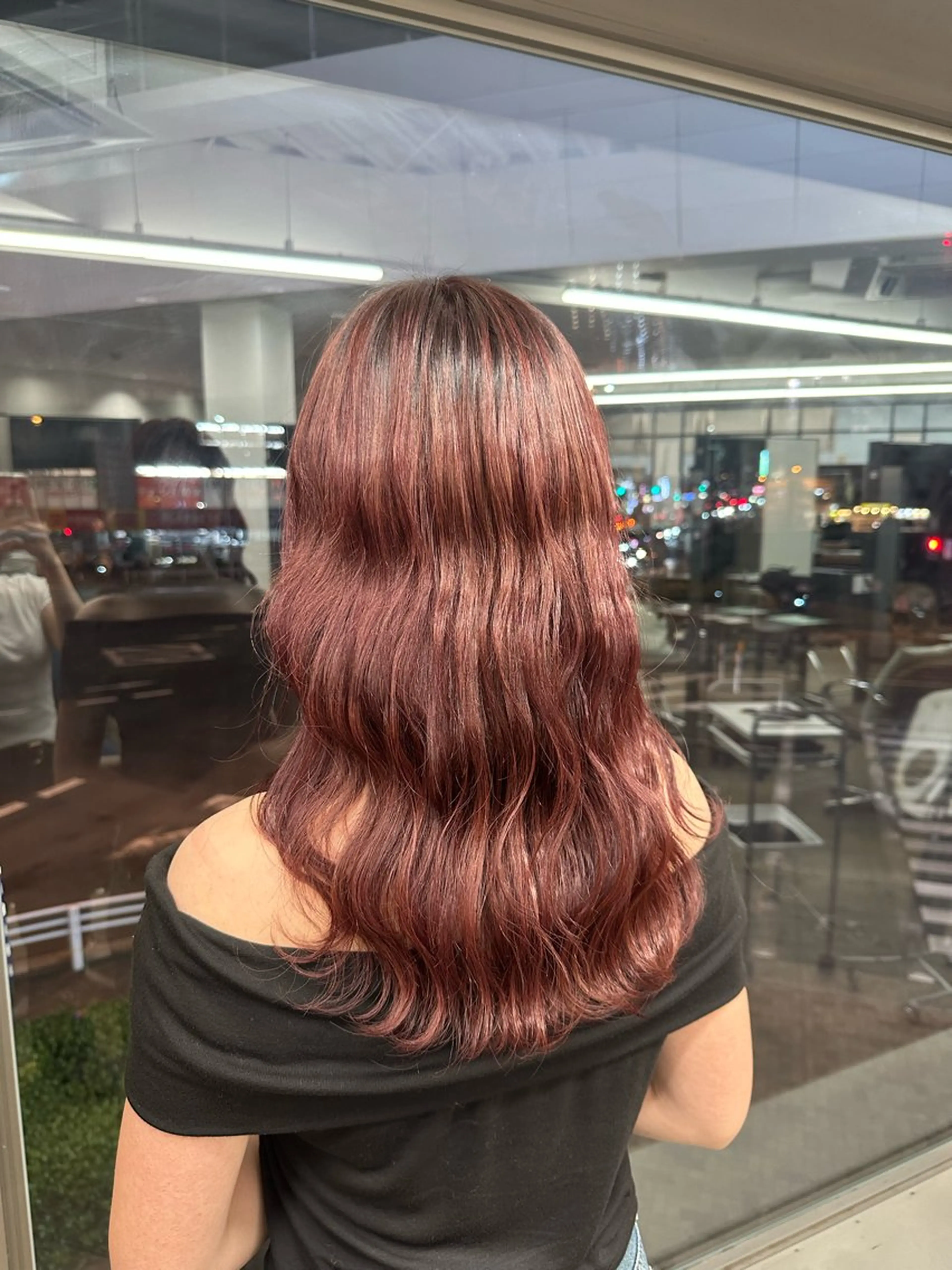 ロング カラー レッドカラー 岡山 紗里奈のヘアスタイル