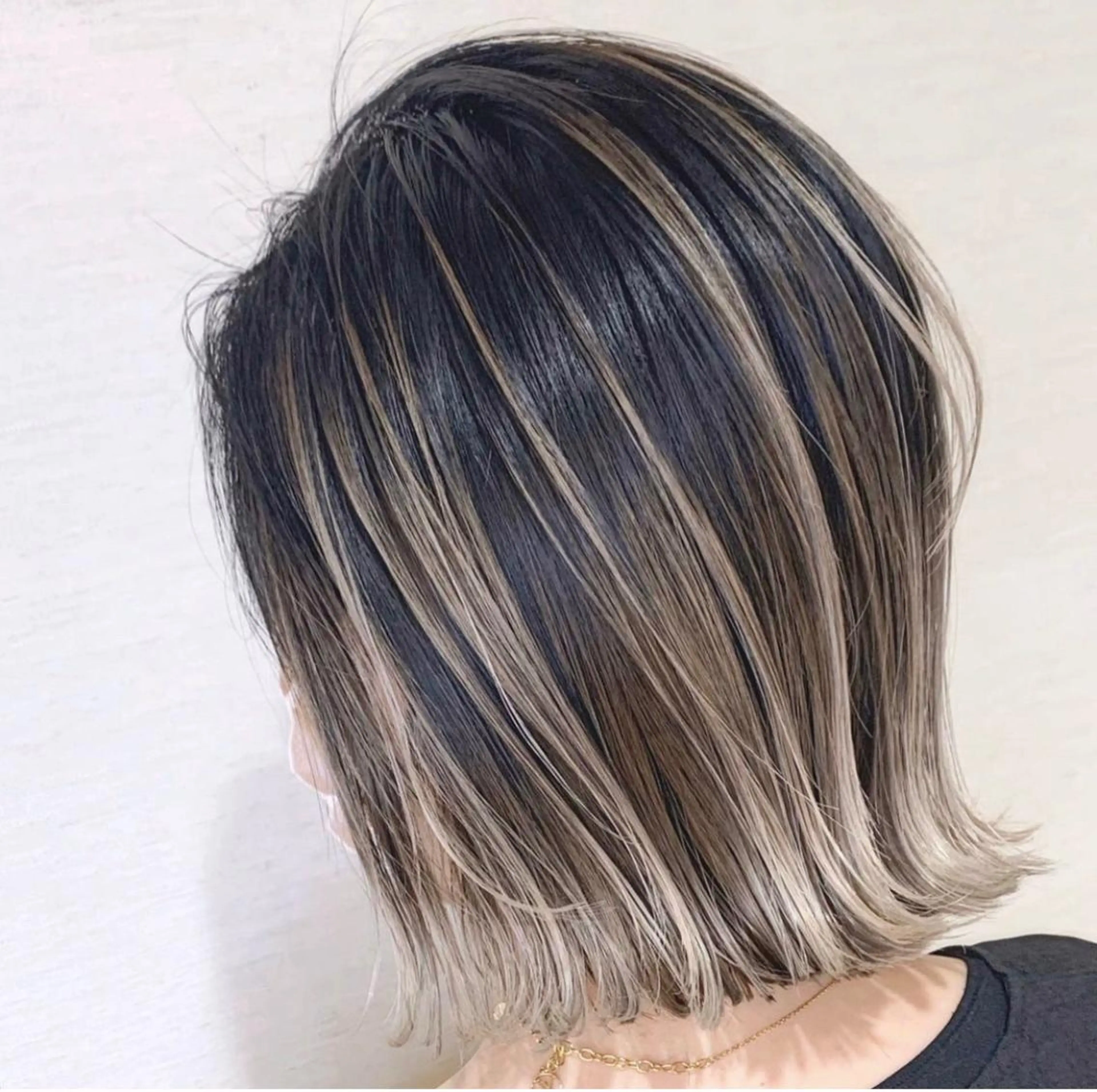 ミディアム ブリーチなしダブル/ レイヤーカット 小棹のヘアスタイル