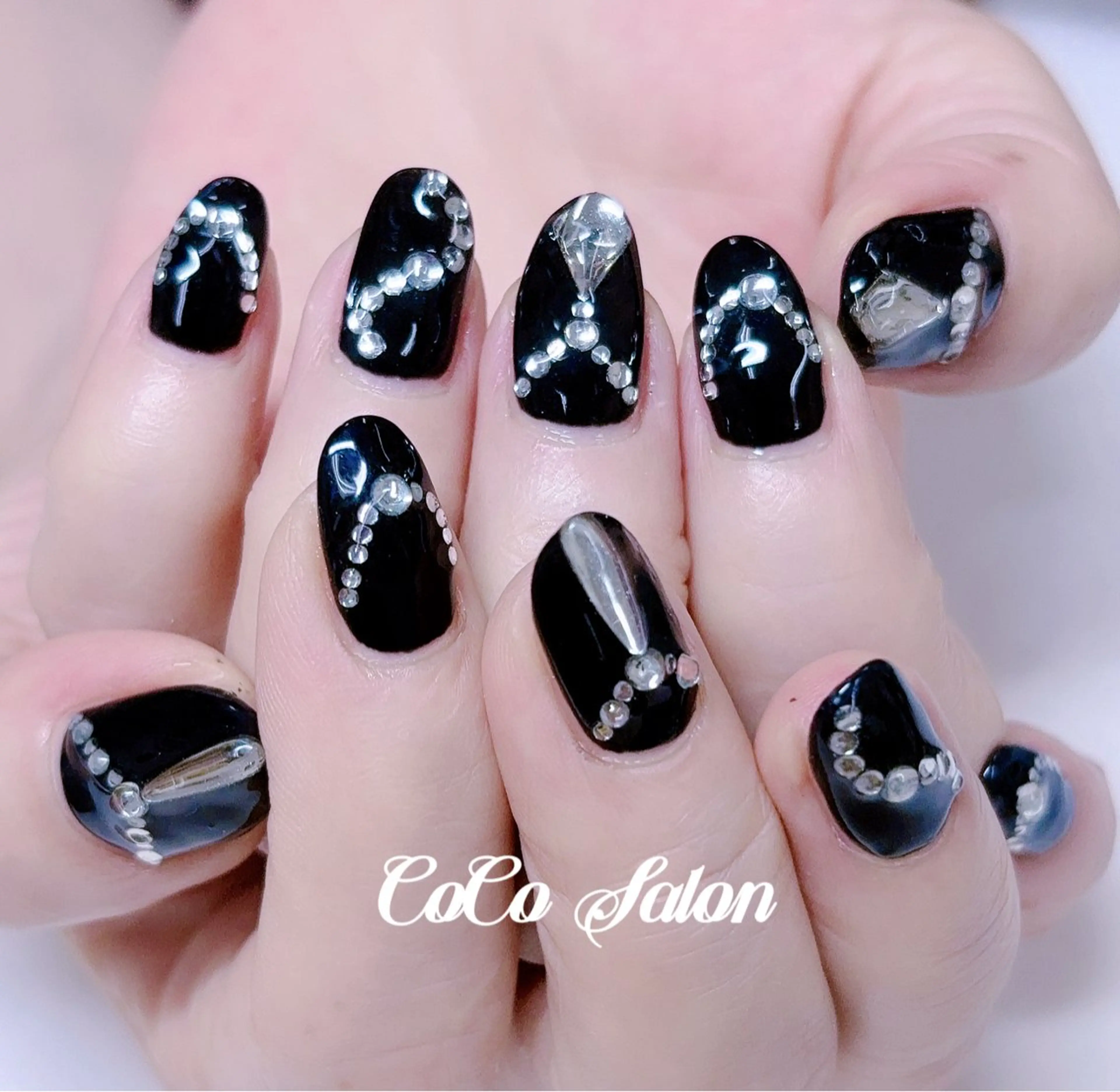 ネイル ジェルネイル ゴージャス キラキラネイル オフィスネイル パラジェル CoCoSalon ネイル/まつ毛予約のネイルデザイン