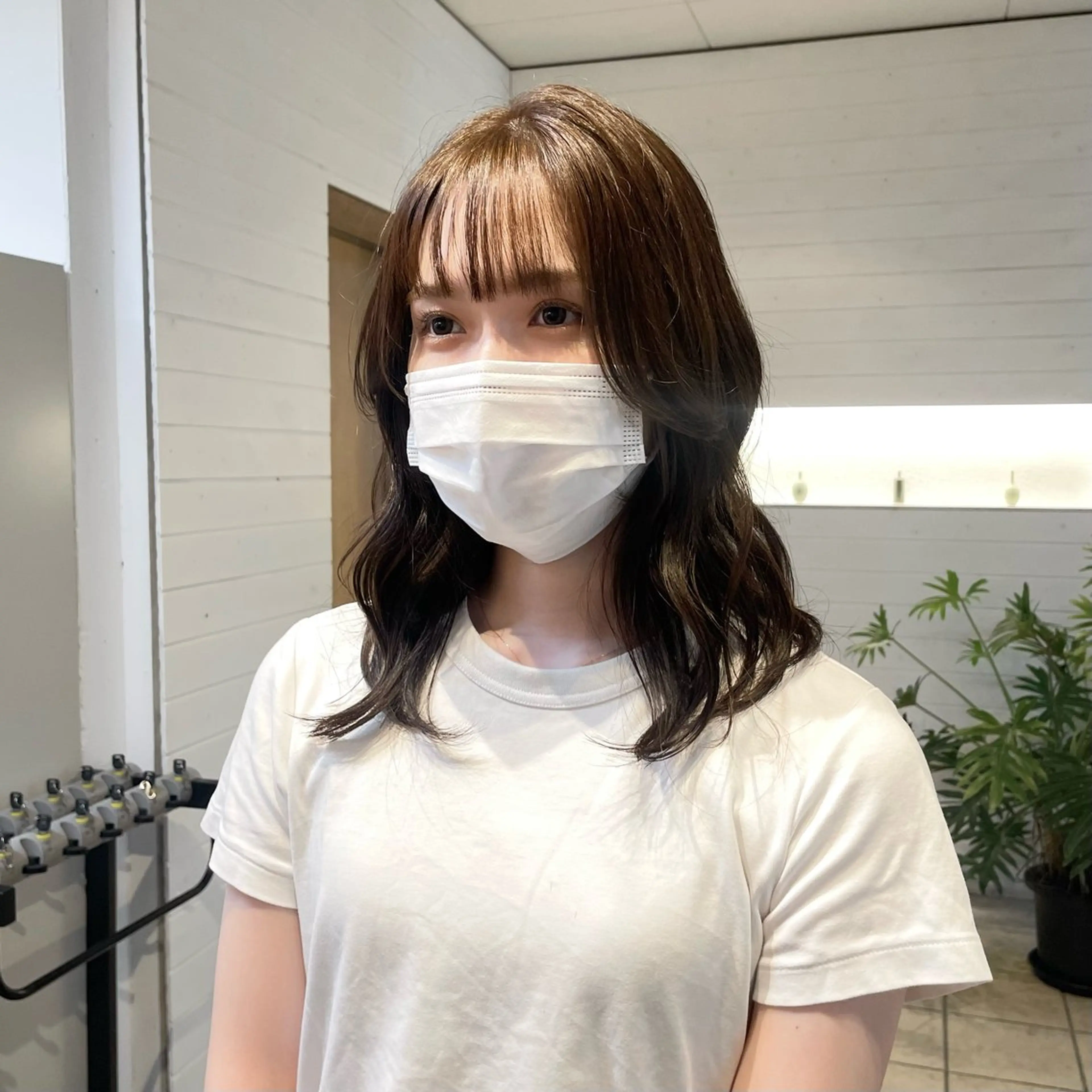 セミロング カラー 顔周りカット サイドバング mina / 透明感ベージュカラーのヘアスタイル