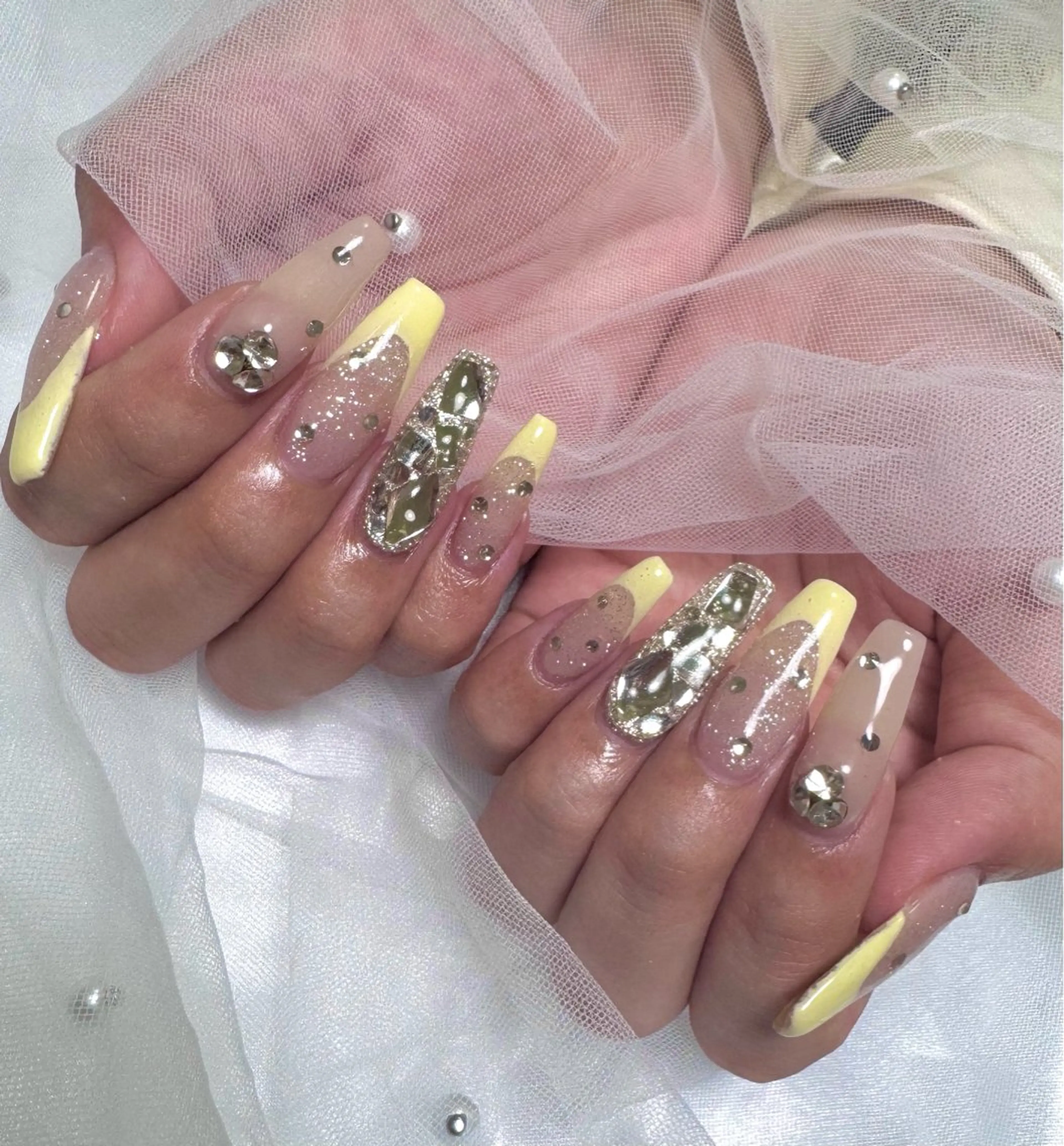 ネイル フラッシュネイル フレンチネイル 黄色 Roi〈ロワ〉 Rinneのネイルデザイン