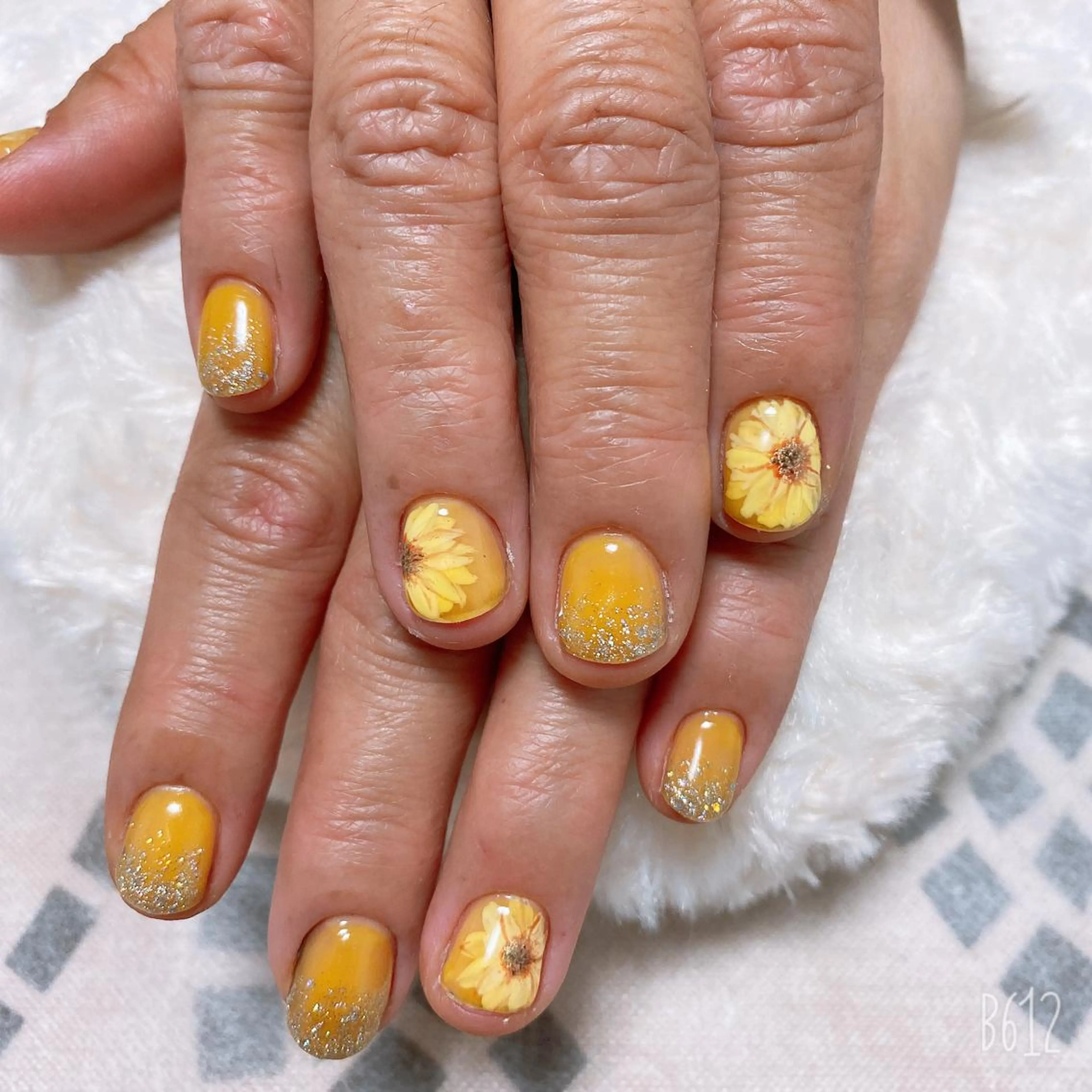 ネイル The Best Beauty受付担当のヘアスタイル