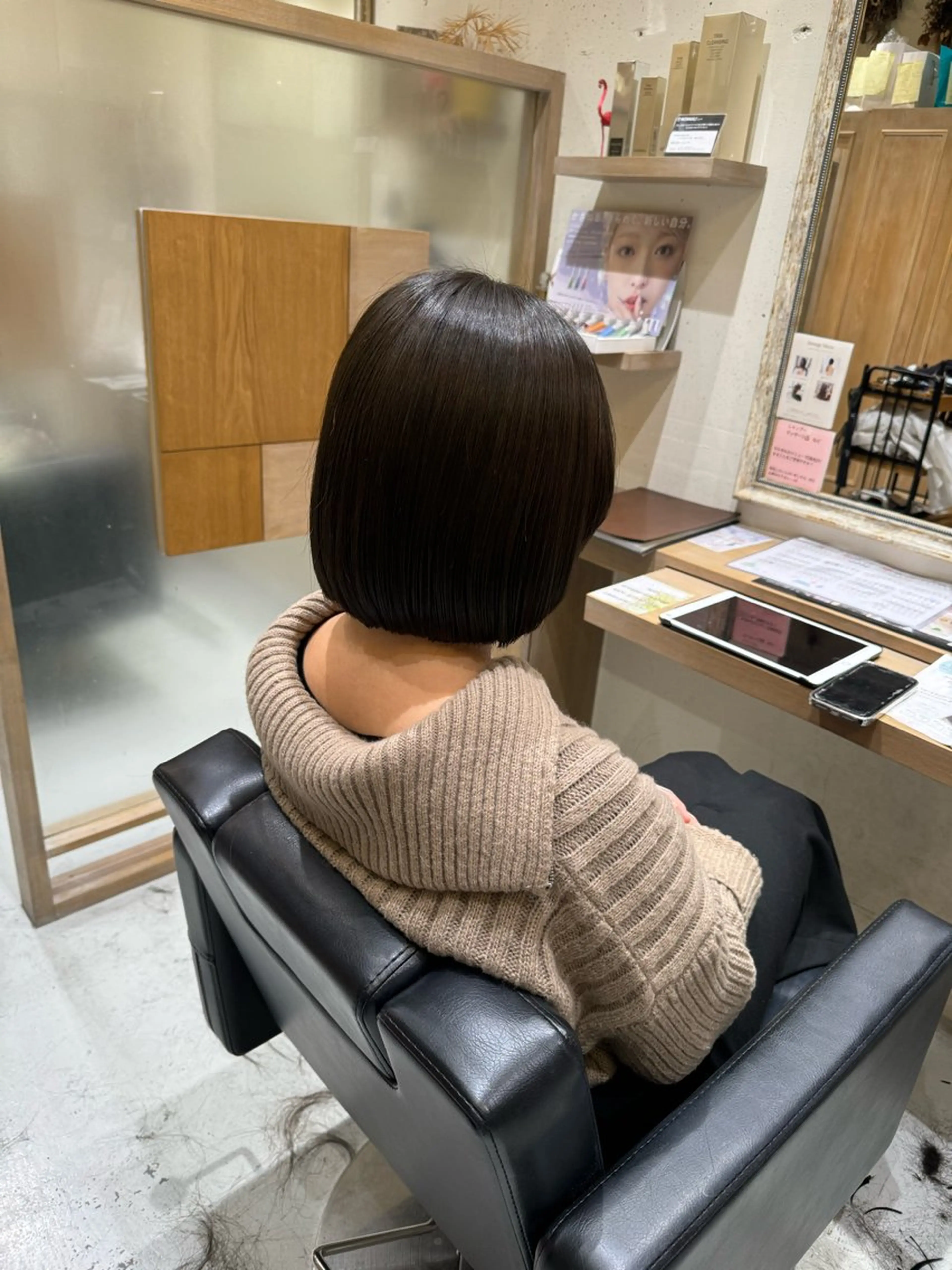 ミディアム ボブ トリートメント カット ヘアカラー トリートメント 透明感カラー/顔周り カット/レイヤーにかのヘアスタイル