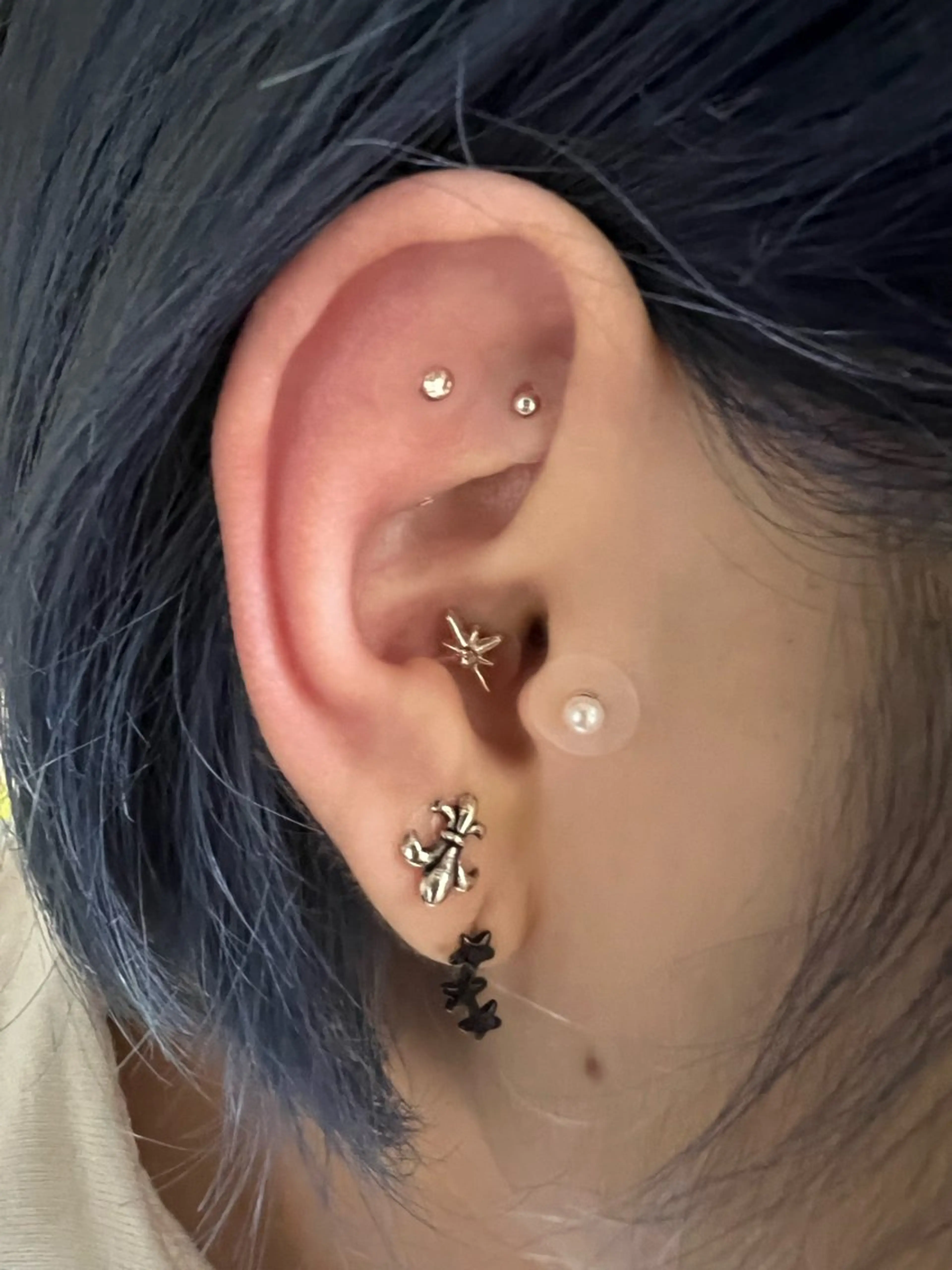 話題の耳ツボジュエリー始めました✨6個(片耳3個)の写真