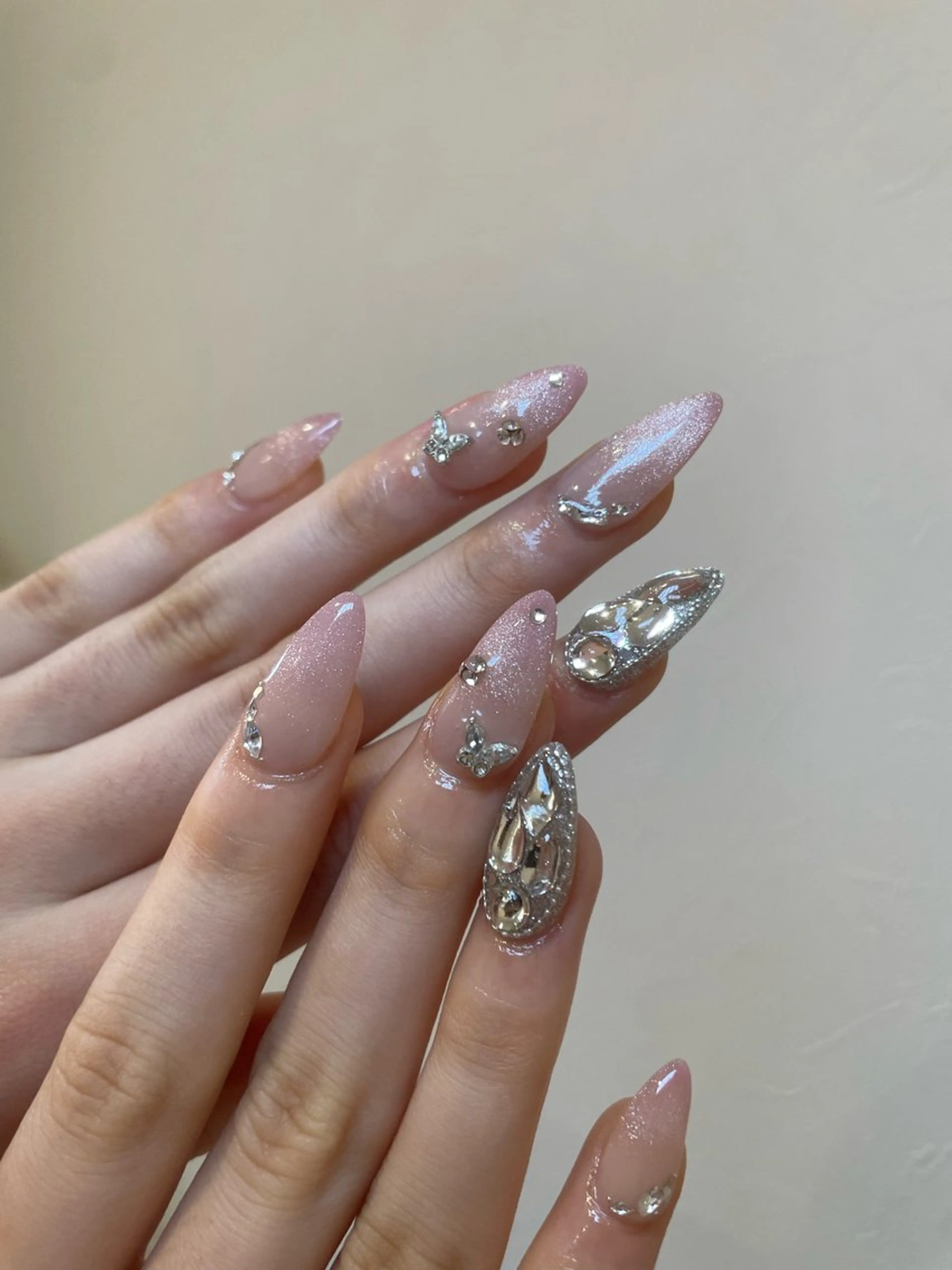 ネイル ハンドネイル Lua🌙ワンホン♡ ギャル♡推し活♡のネイルデザイン