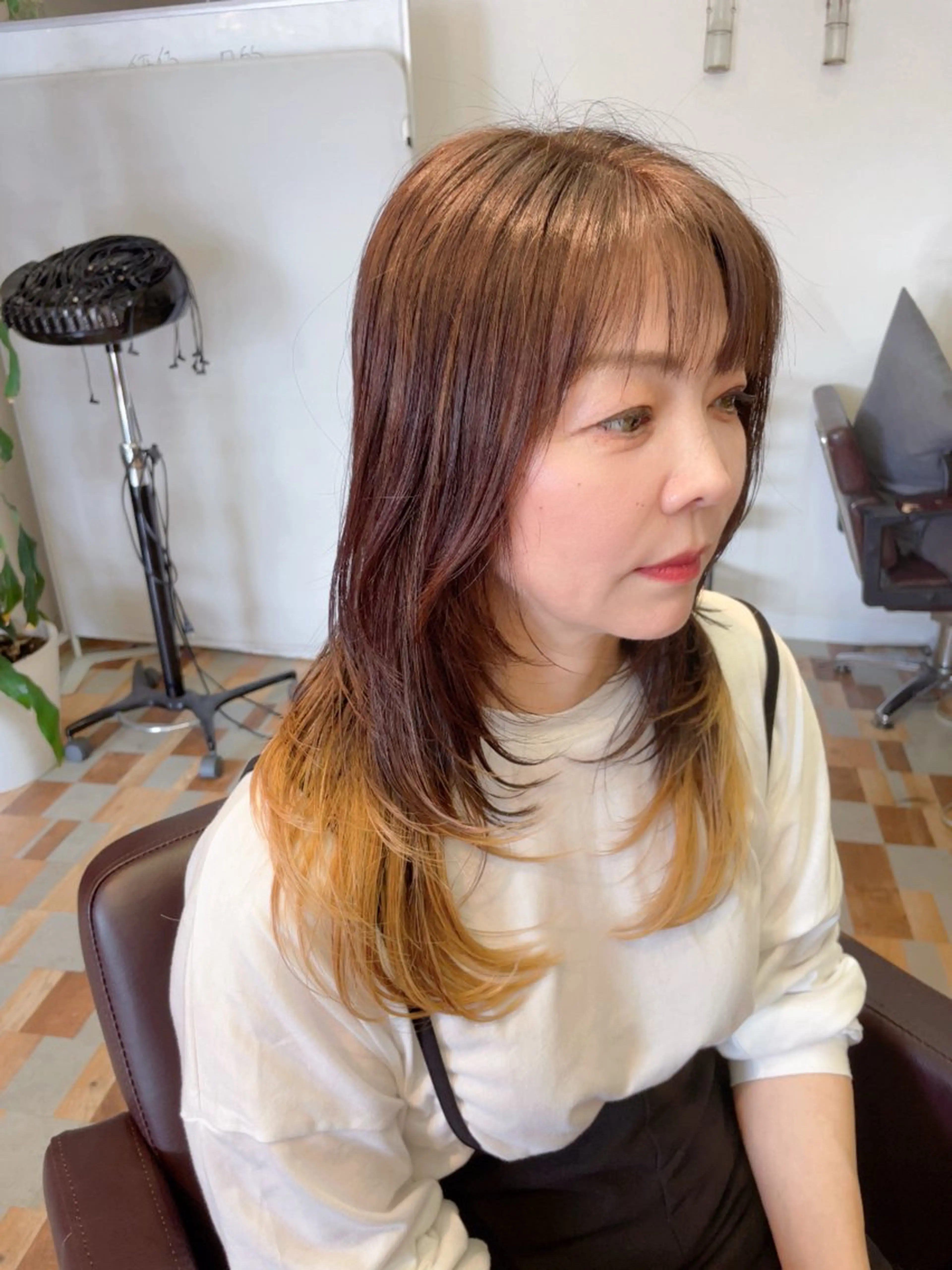 ロング セルバ所属・HIRORO ブリーチ/ハイトーンのヘアスタイル