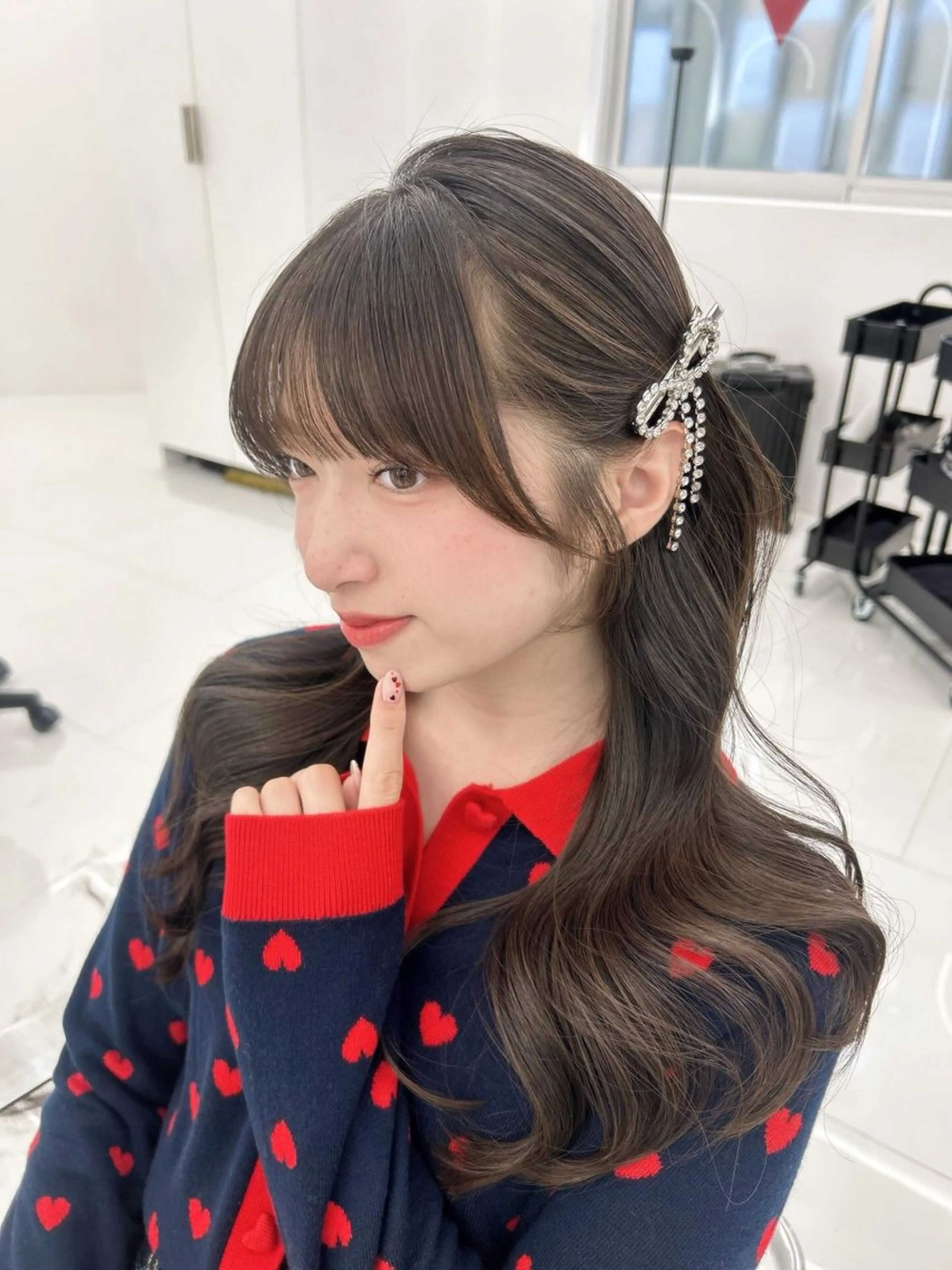 ロング カラー ベージュカラー 透明感カラー 顔まわりレイヤー 顔周りカット 韓国風ヘア カット ヘアカラー トリートメント 前髪/顔周り/透明感 艶カラーとどさんのヘアスタイル