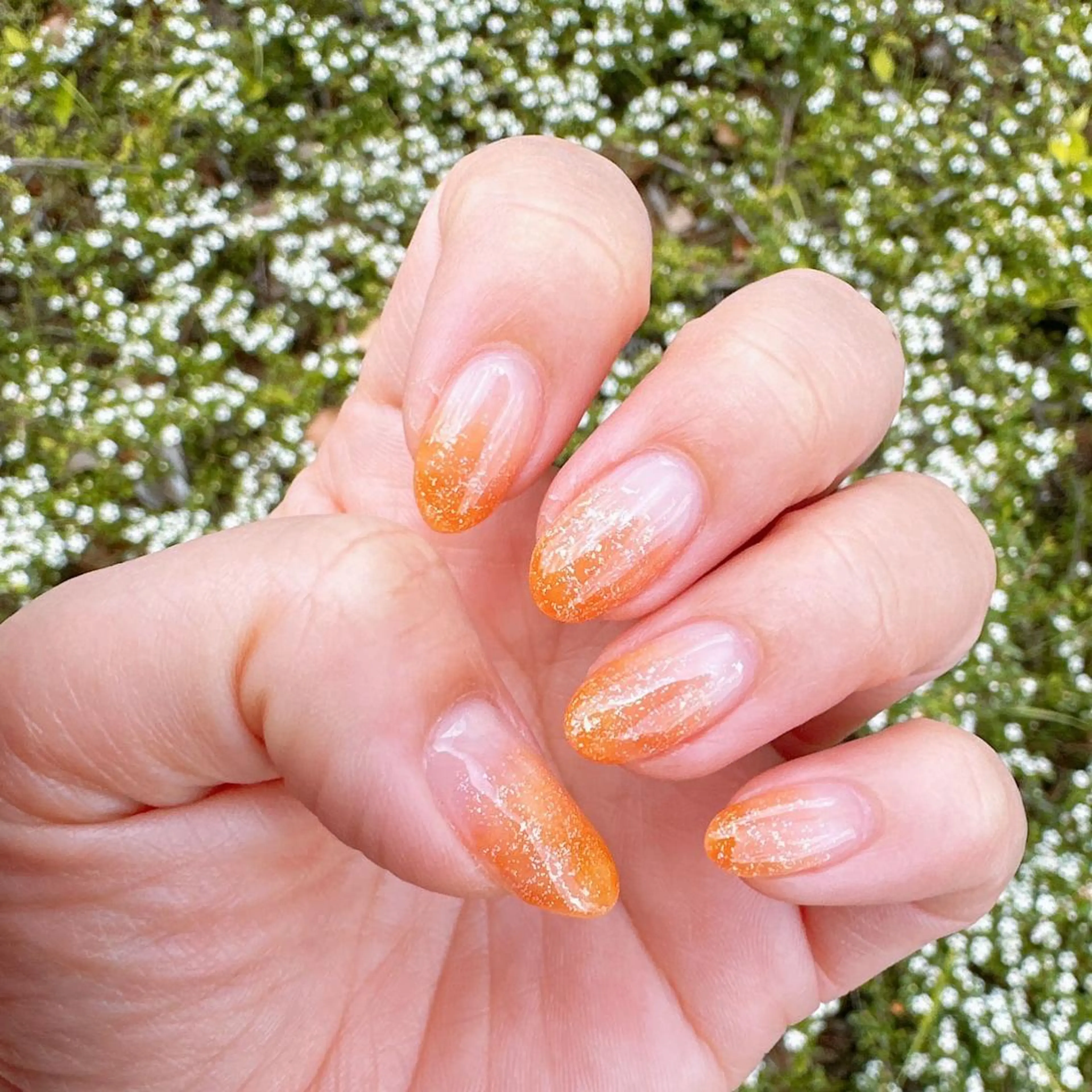 ネイル グラデーション ラメ(グリッター) ラメグラデーション オフィスネイル シンプルネイル ハンドネイル 山下 アップネイルのネイルデザイン