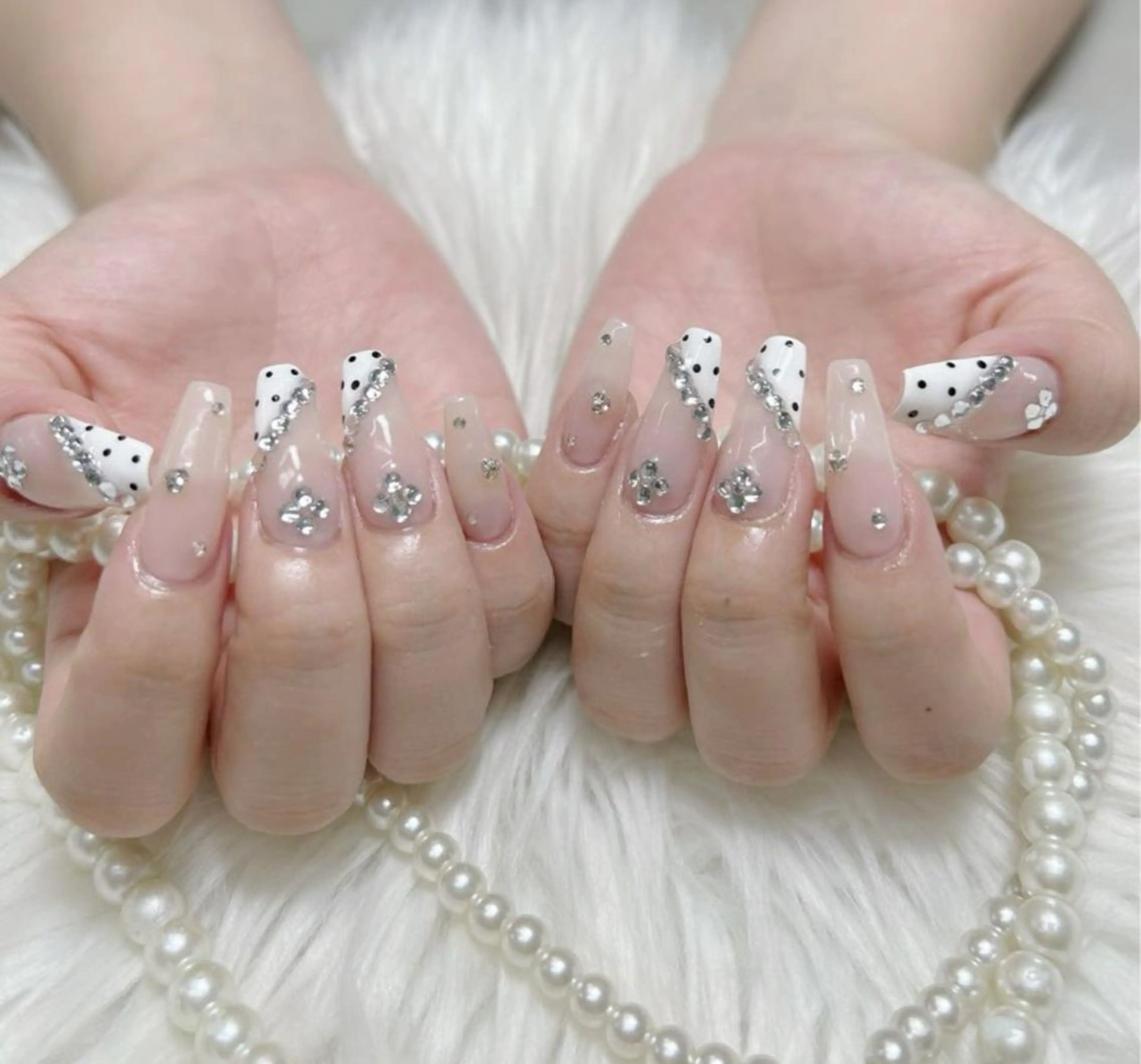 ネイル キラキラネイル 韓国ネイル オフィスネイル cat‘s nail🐈‍⬛のネイルデザイン