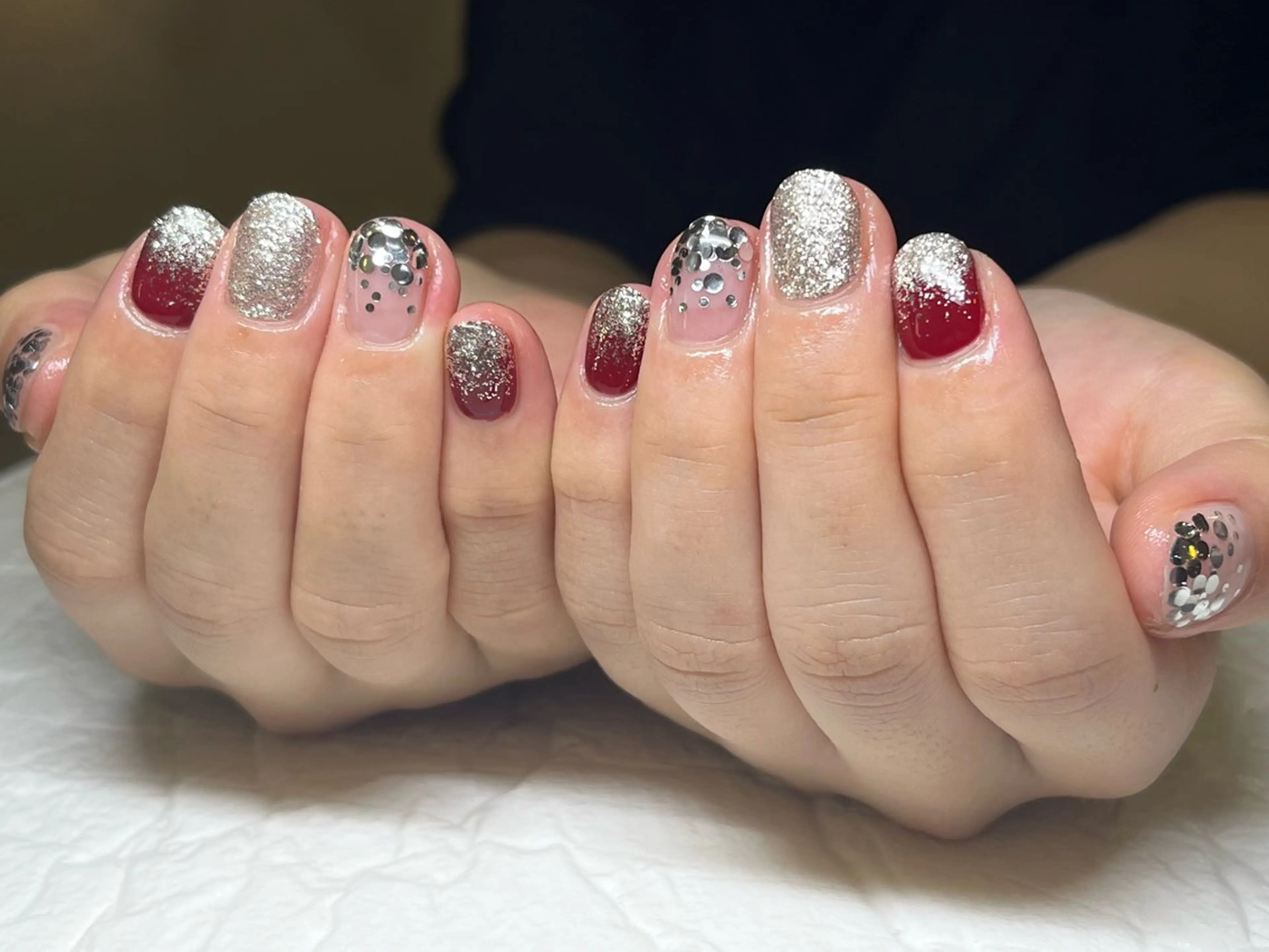 ネイル 赤色 シルバー minoriba ひばりヶ丘駅北口店所属・ネイリスト ももこのネイルデザイン