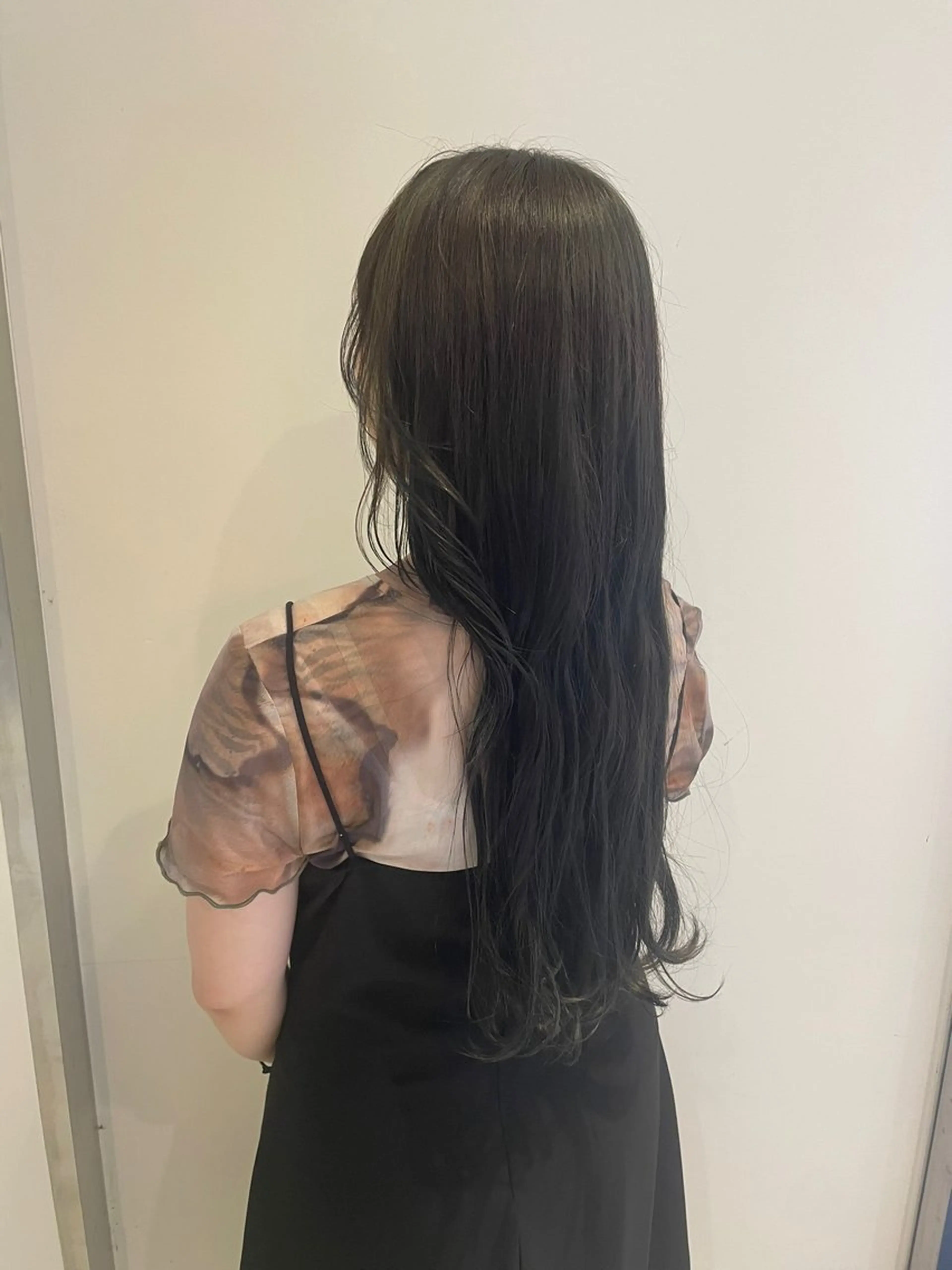 ロング カラー ベージュカラー オリーブベージュ ヘアカラー ハイトーン/ 髪質改善/ヒロタリカのヘアスタイル