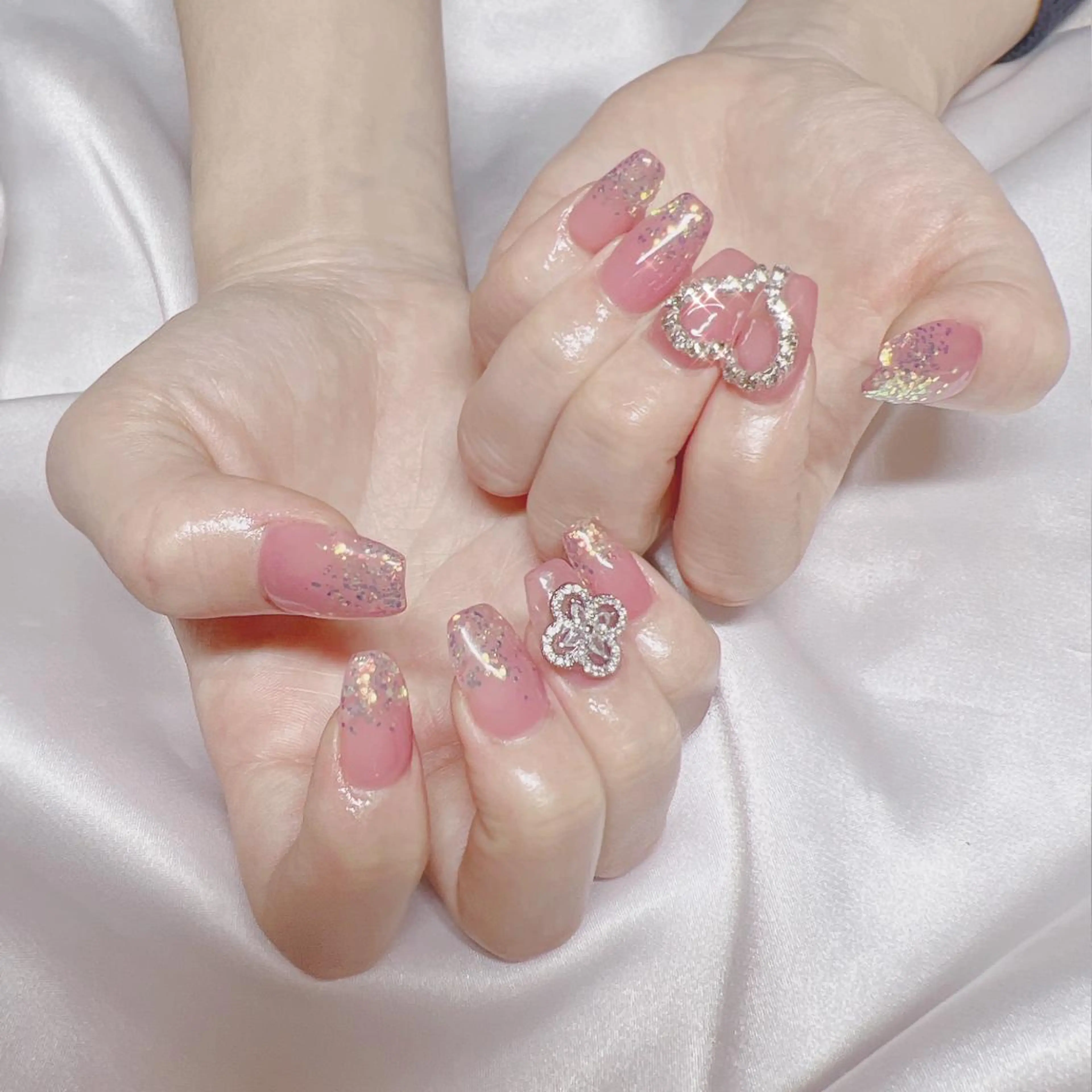 ネイル オーロラネイル フットネイル フレンチネイル ジェルネイル 韓国ネイル ハンドネイル ハンドケア 【ENサロン】 Rei🎀Nailのネイルデザイン