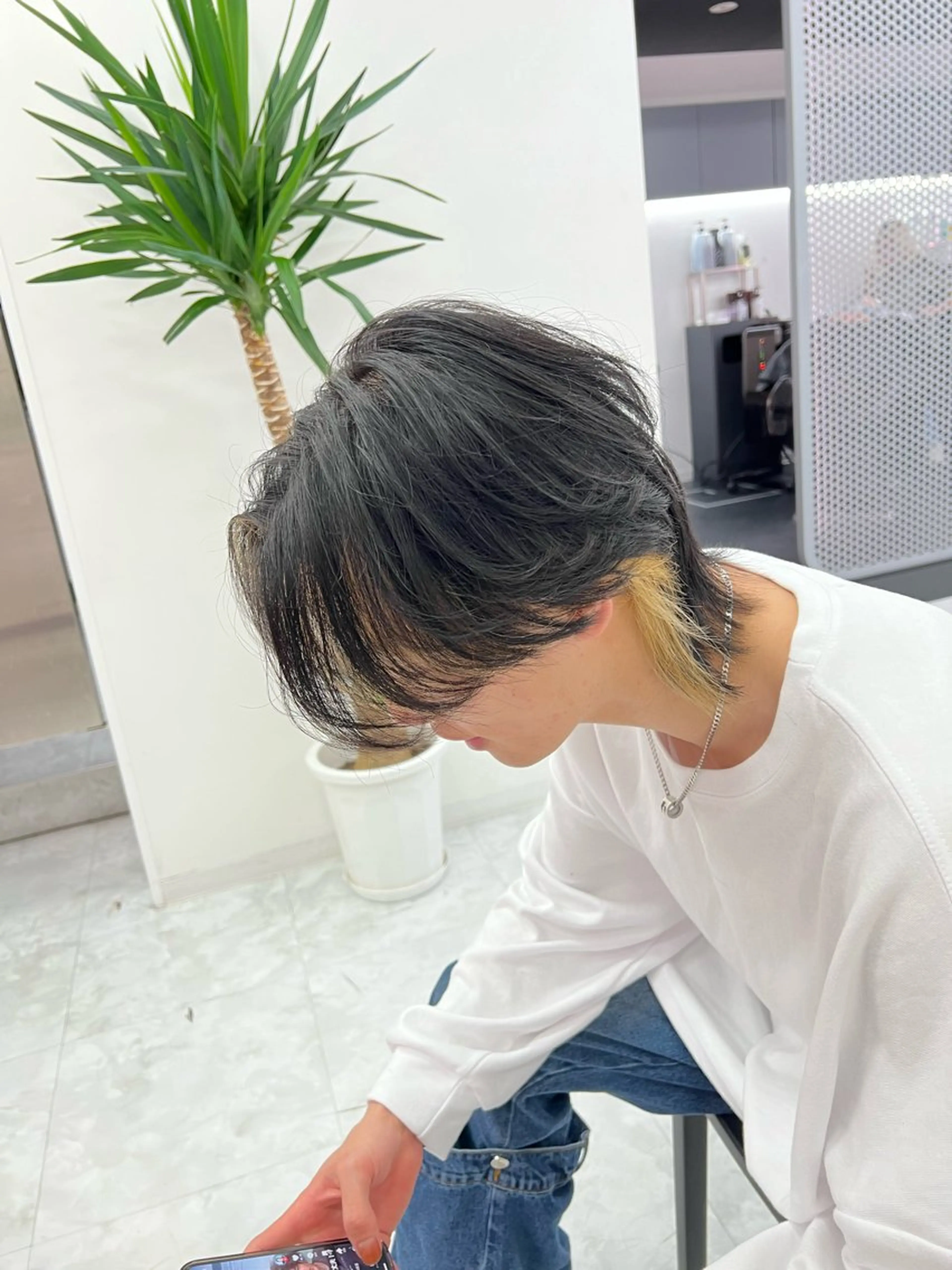 ミディアム カラー メンズ ミディアムパーマ センターパート メンズ韓国風 韓国マッシュ マッシュウルフ ヘアカラー トリートメント ヘッドスパ ヘアセット トレンド/レイヤー うる艶🪞CANDYのヘアスタイル