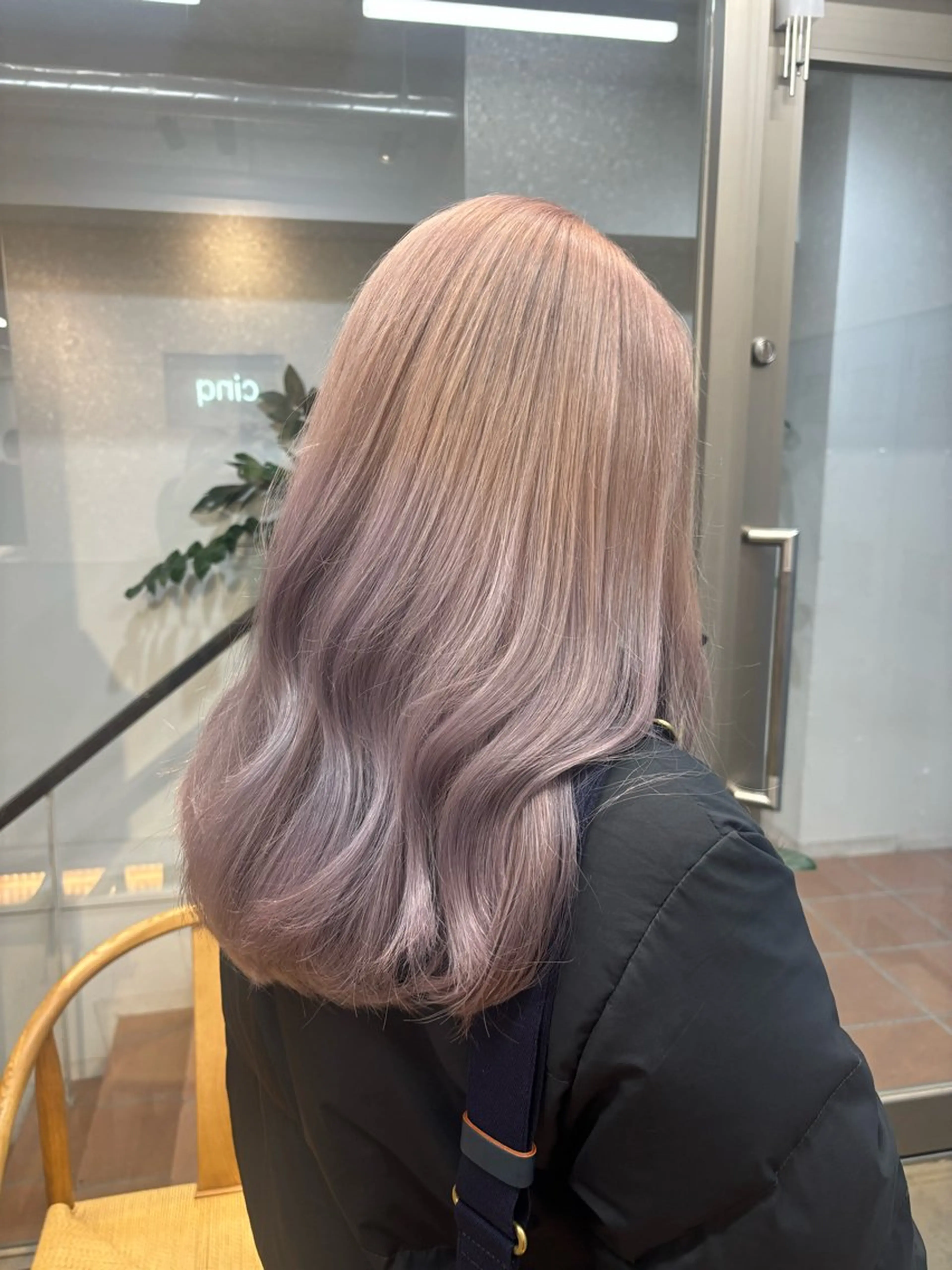 セミロング ヘアカラー ハイトーン/ラベンダ ー/ユイナ🪄のヘアスタイル