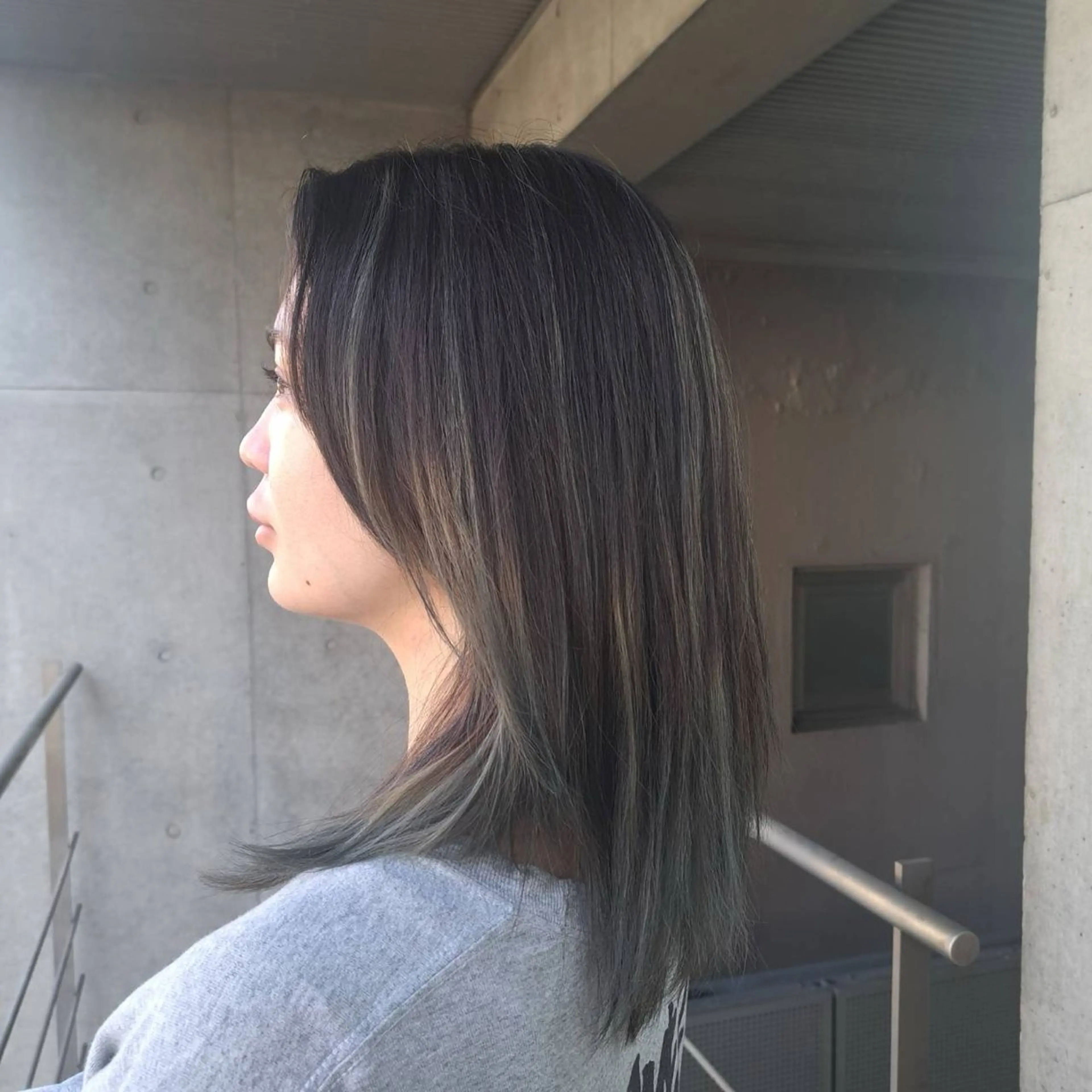 セミロング カラー ブリーチ PREVIA銀座渡辺 真矢のヘアスタイル