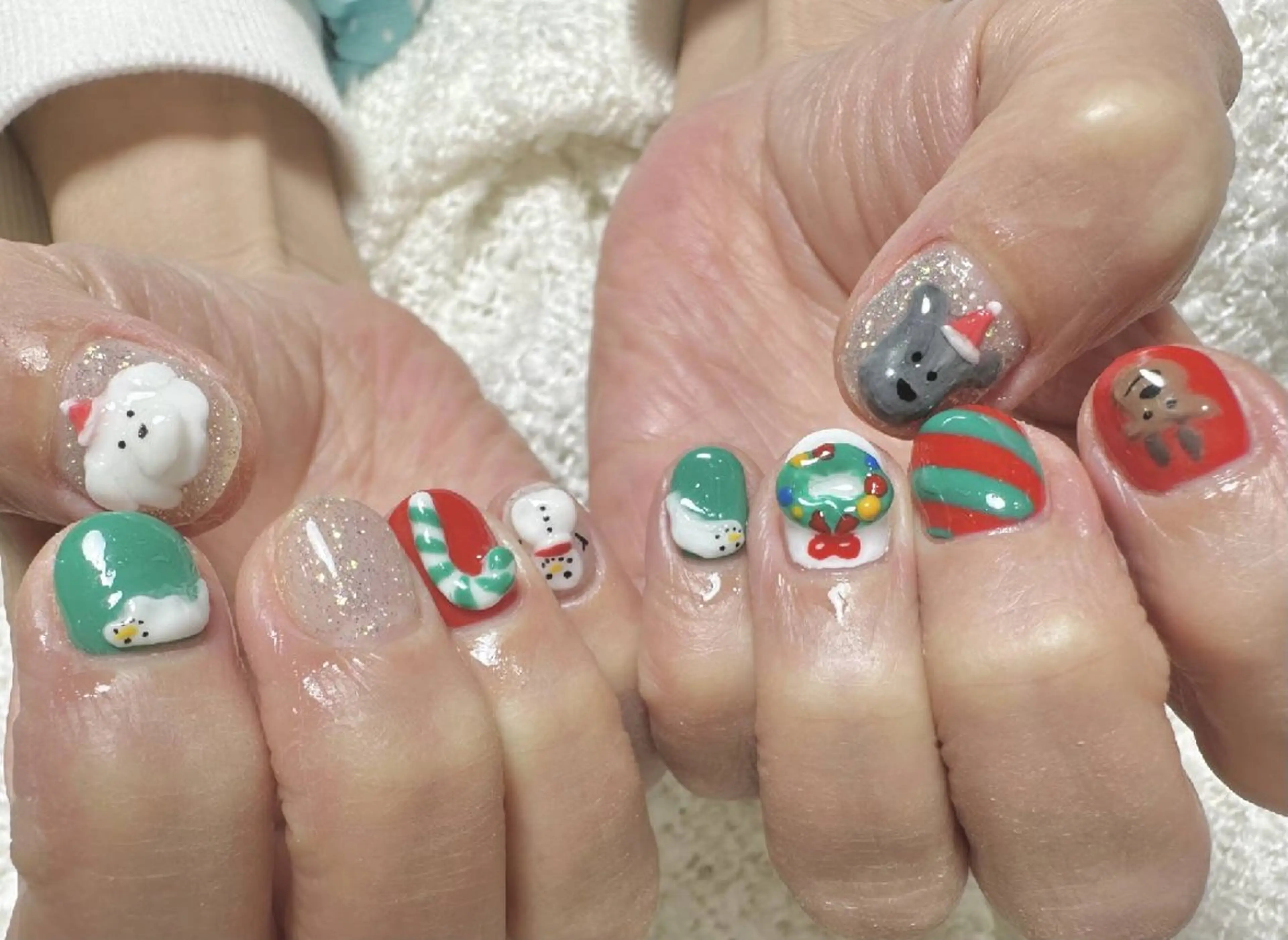 ネイル 冬ネイル クリスマス ecru.所属・TAKAHASHI NANAMIのマツエク・マツパデザイン