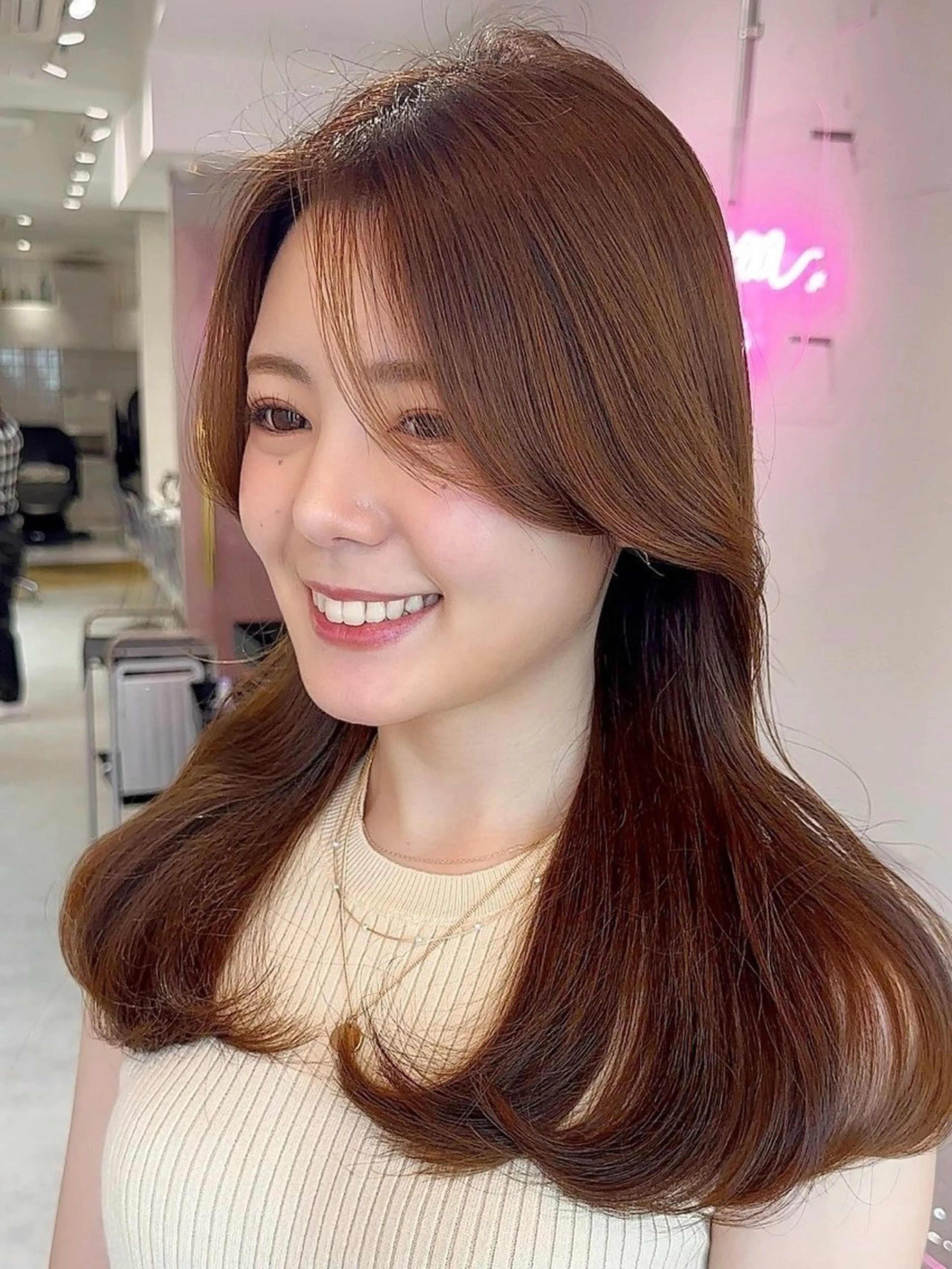 セミロング 新宿/小顔レイヤー/ 顔まわり/西慶太朗のヘアスタイル