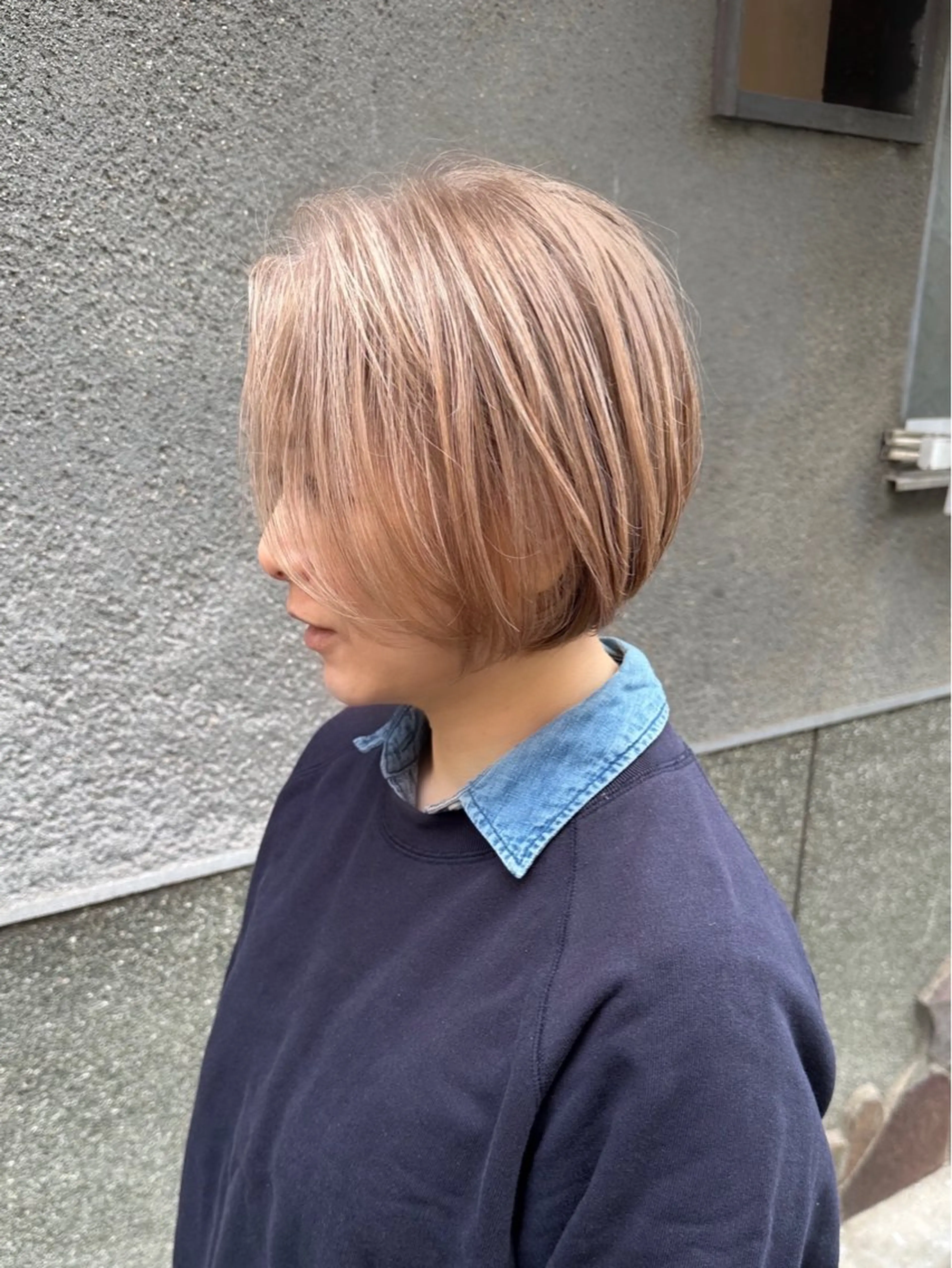 ショート カラー ベージュカラー 透明感カラー グラデーションカラー ミルクティーベージュ ボブ hair salon suiw所属・ハイトーンショート 特化‬吉田義隆のヘアスタイル