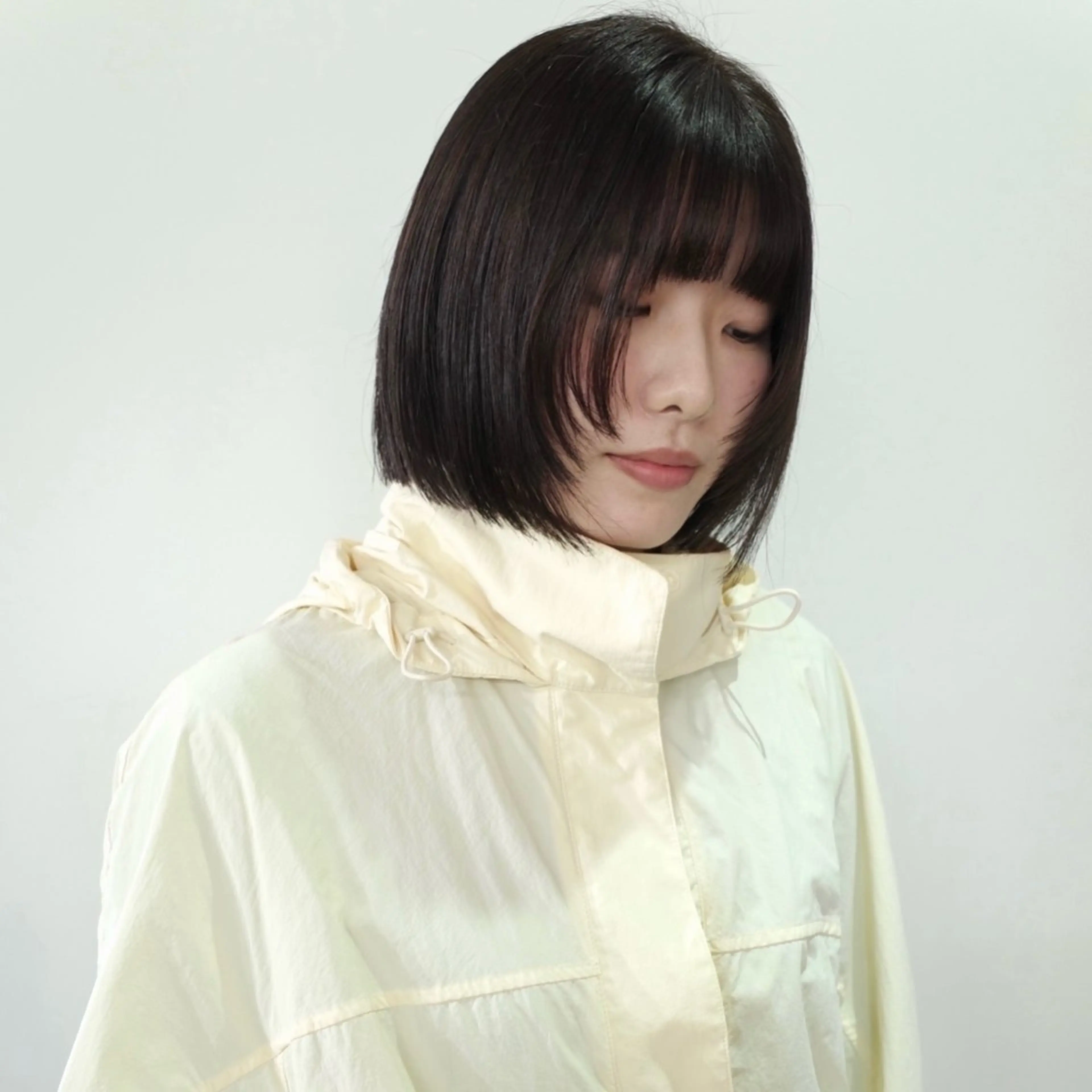 ショート カラー ボブレイヤー ブラウンカラー 透明感カラー ボブ 顔まわりレイヤー カット ヘアカラー トリートメント nonoka オリーブ/グレージュのヘアスタイル