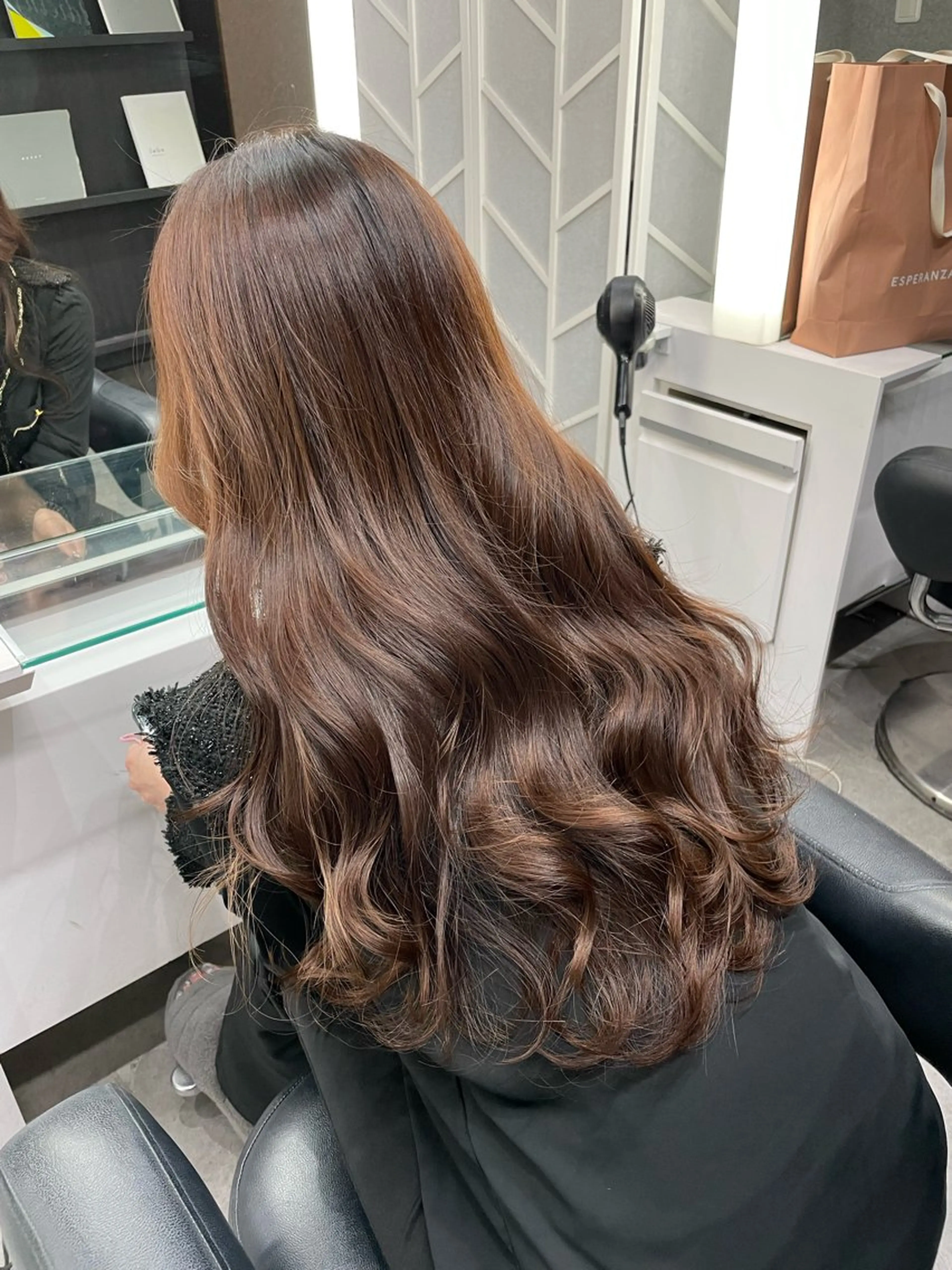 セミロング 田村拓巳 韓国風、髪質改善のヘアスタイル