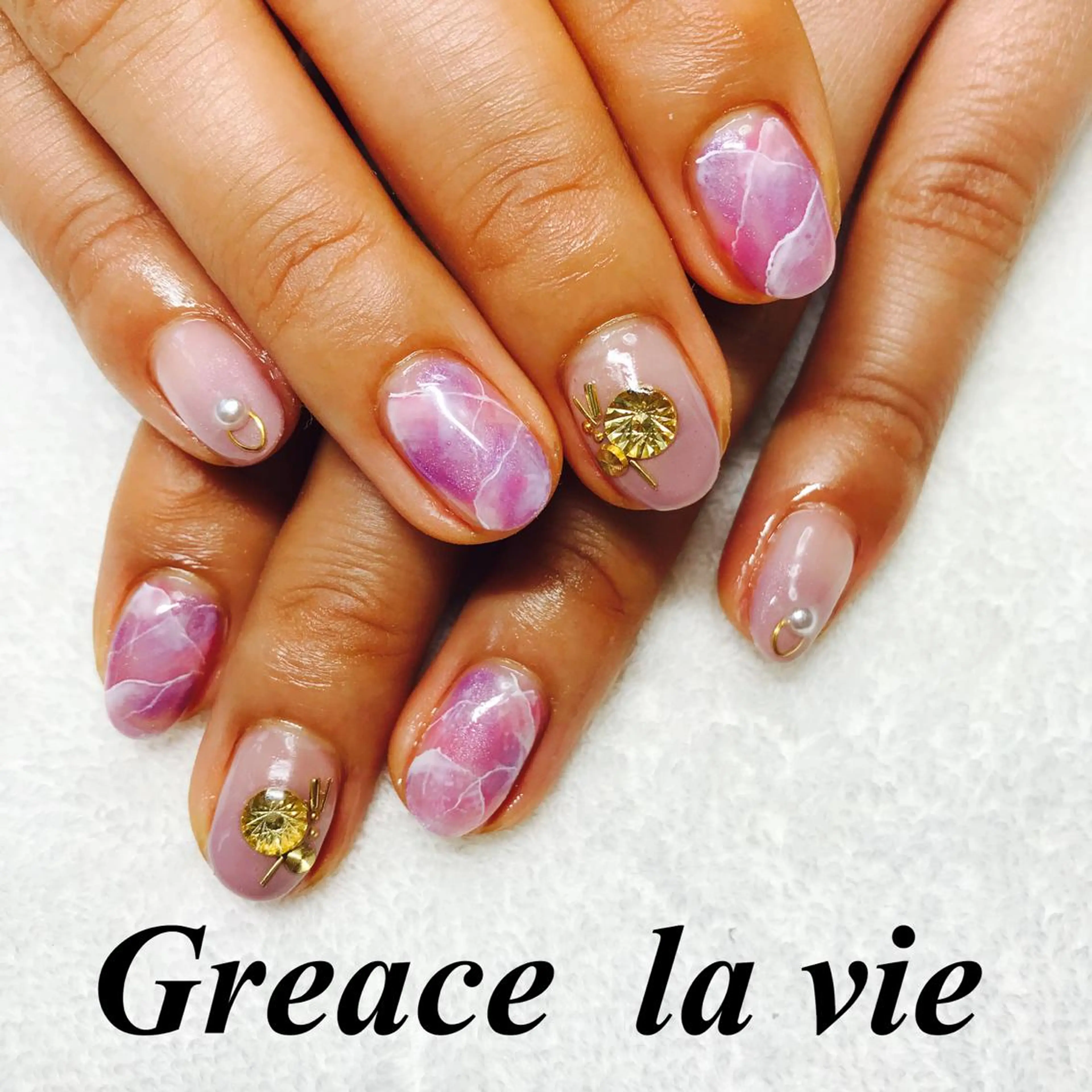 ミディアム カラー パーマ ヘアアレンジ キッズ ネイル マツエク・マツパ パープルカラー ニュアンスネイル パープル ニュアンスパーマ Greace la vie所属・Greace  la vieのネイルデザイン