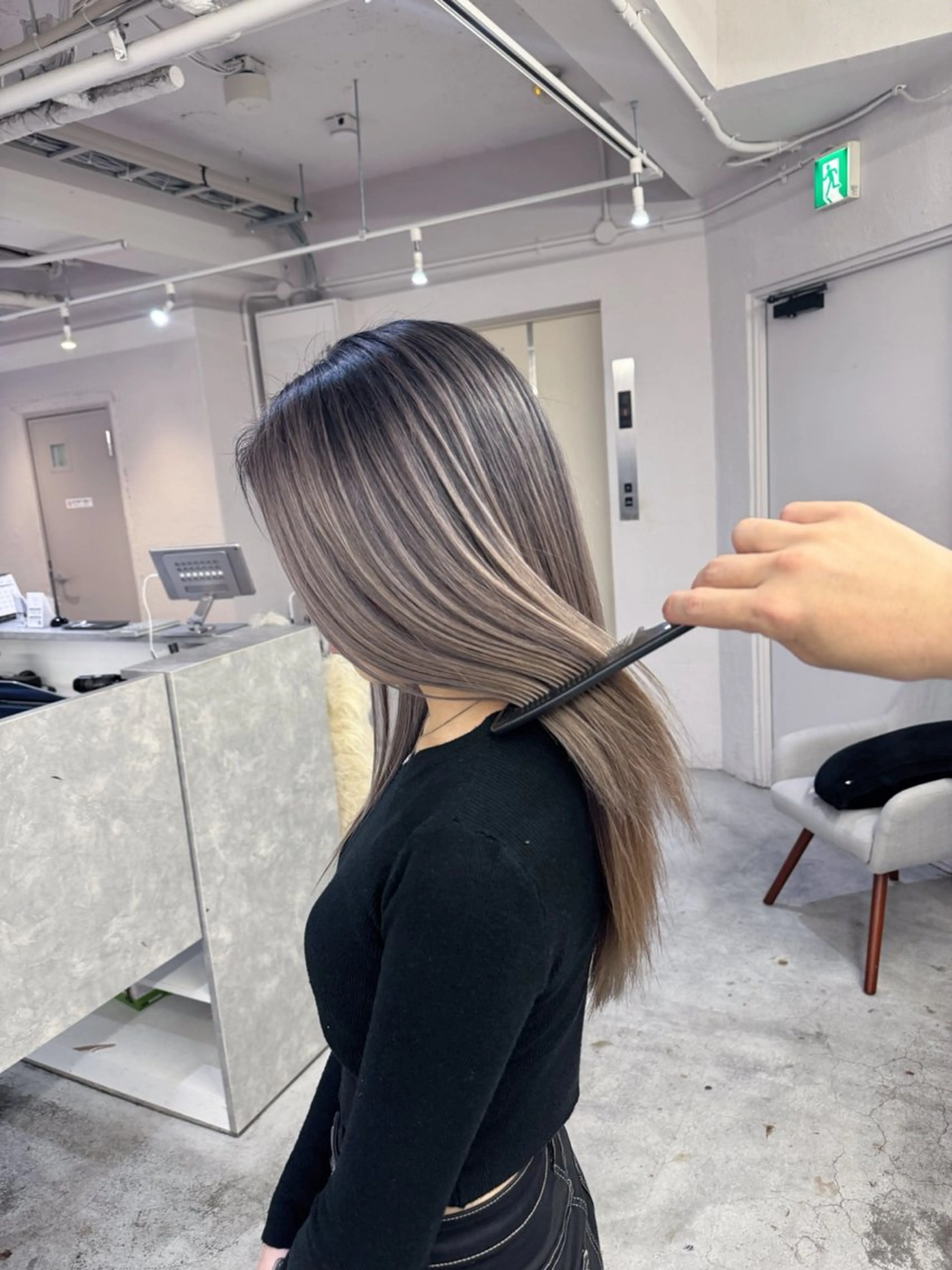 ロング カラー ヘアカラー Mei/ハイトーン/ シャドールーツのヘアスタイル