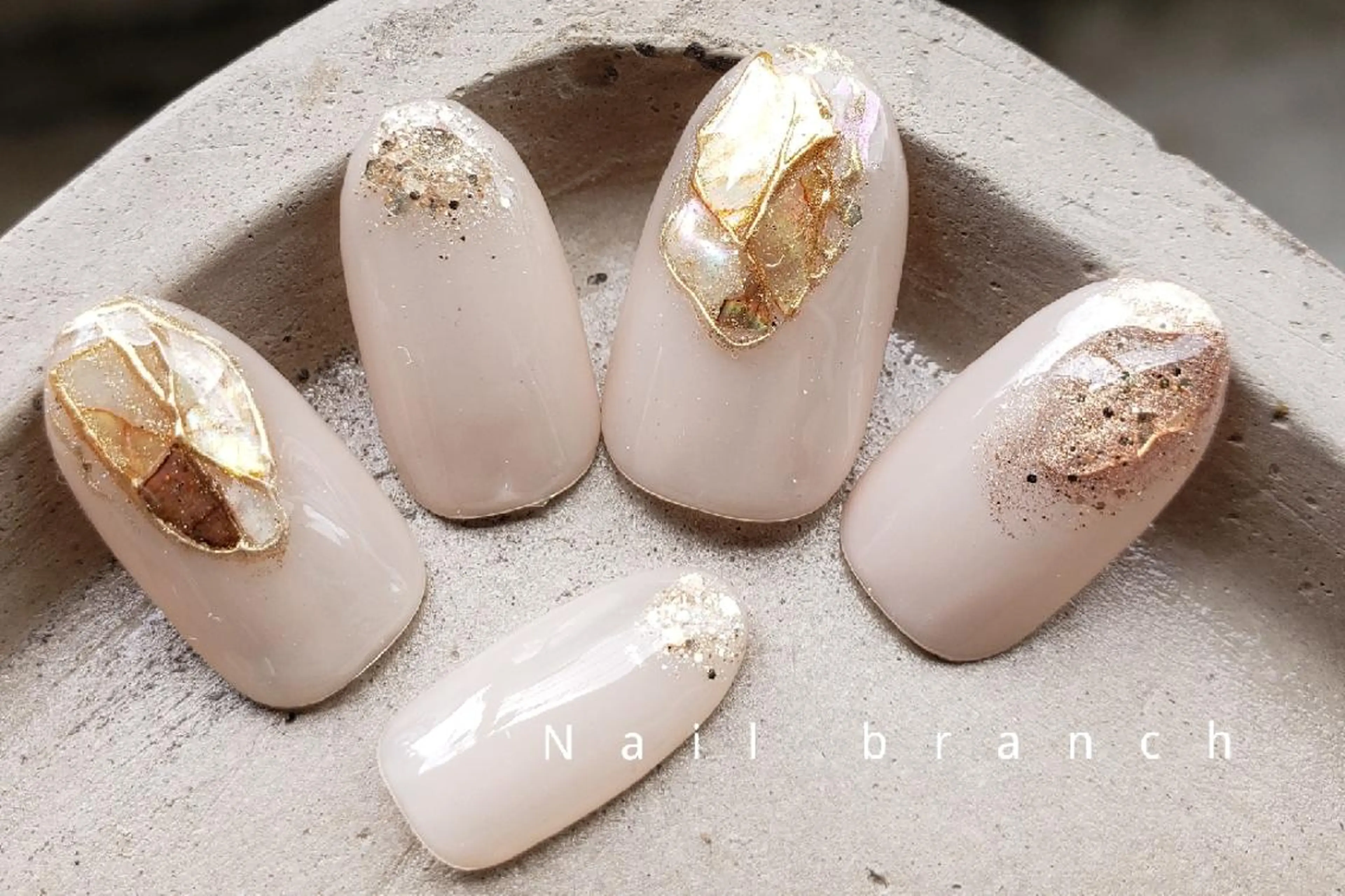 ミディアム カラー パーマ ヘアアレンジ ネイル マツエク・マツパ アイブロウ Nail branchのネイルデザイン