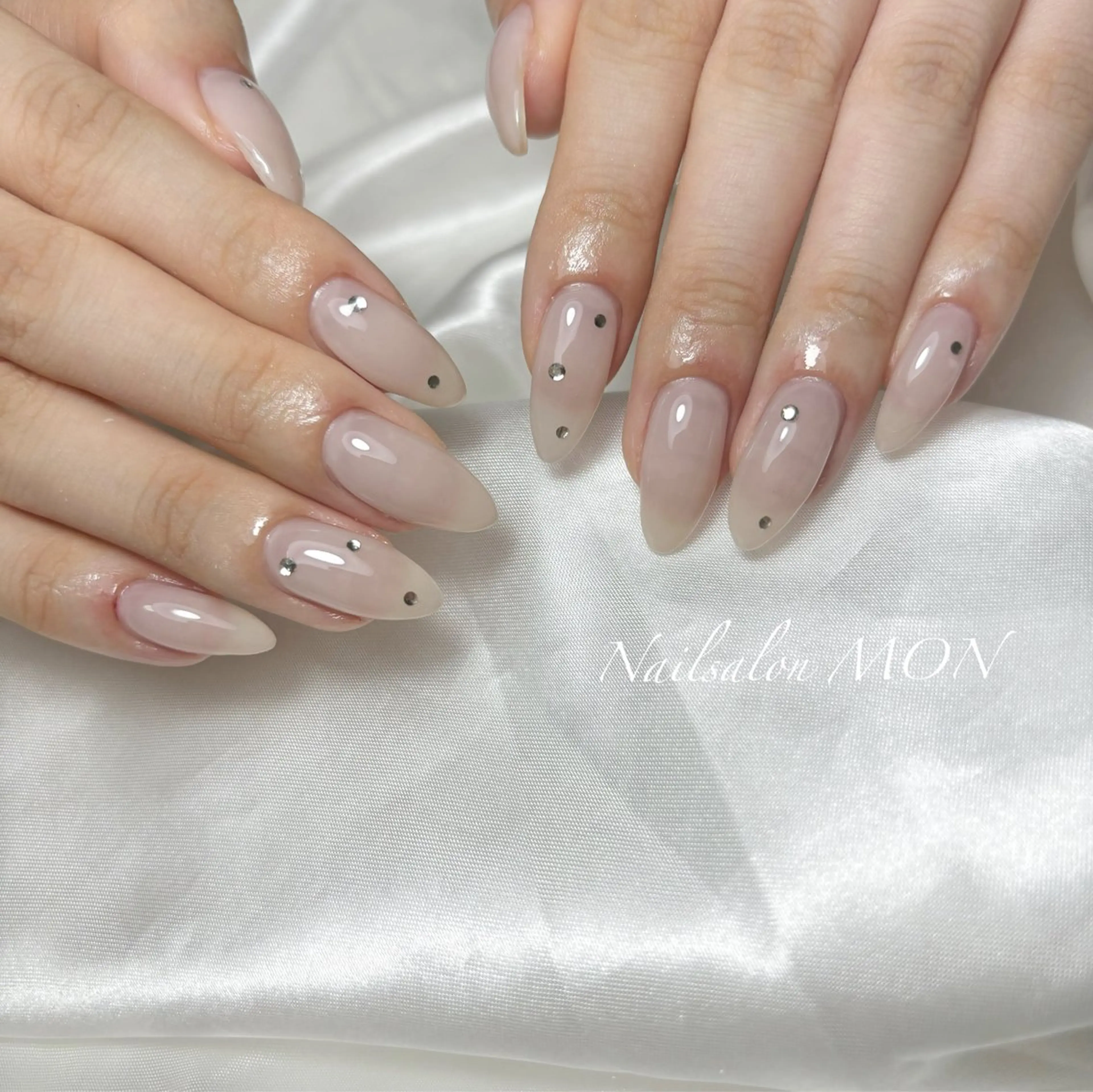 ネイル ジェルネイル ストーンネイル ハンドネイル Nailsalon MONのネイルデザイン