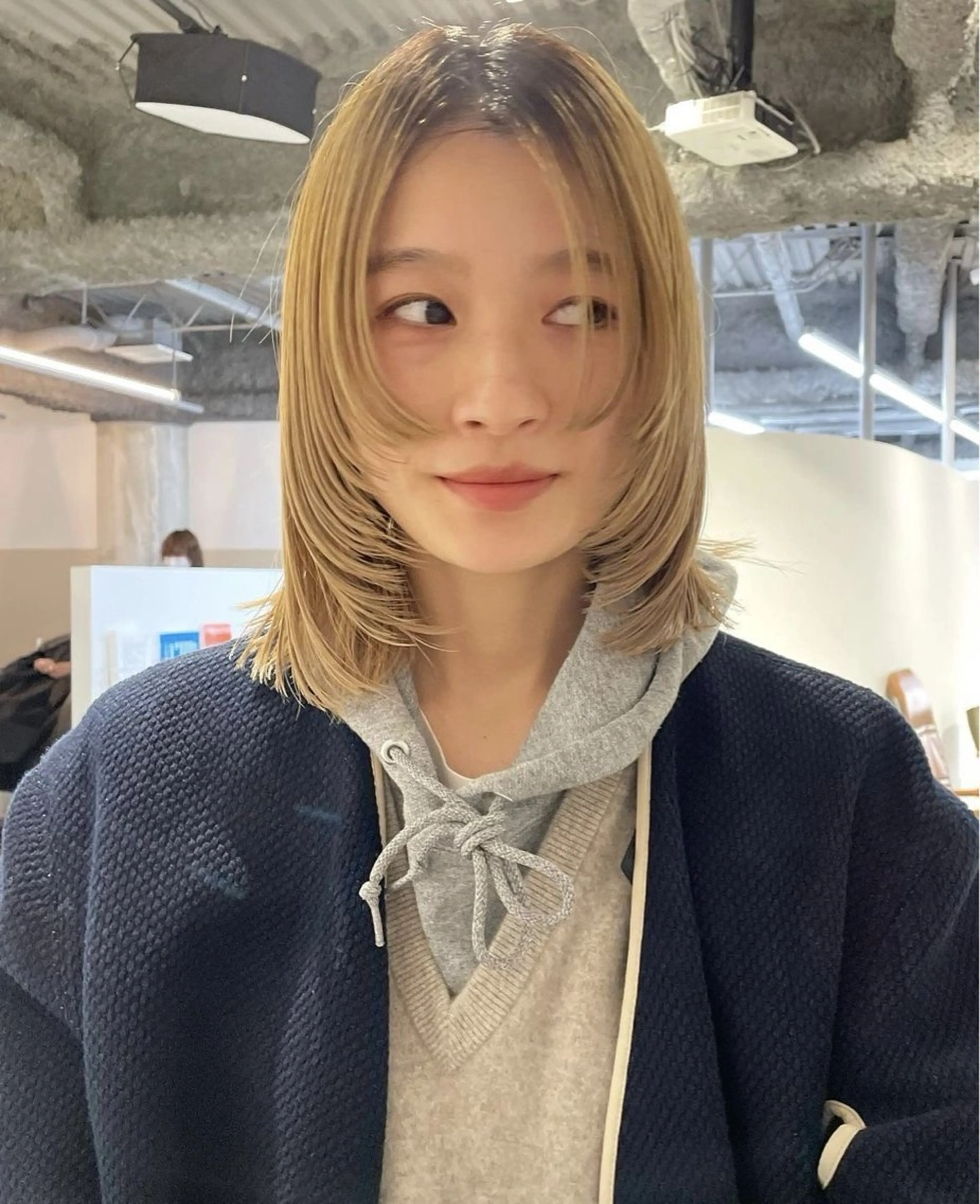 ミディアム 渋谷 留菜のヘアスタイル