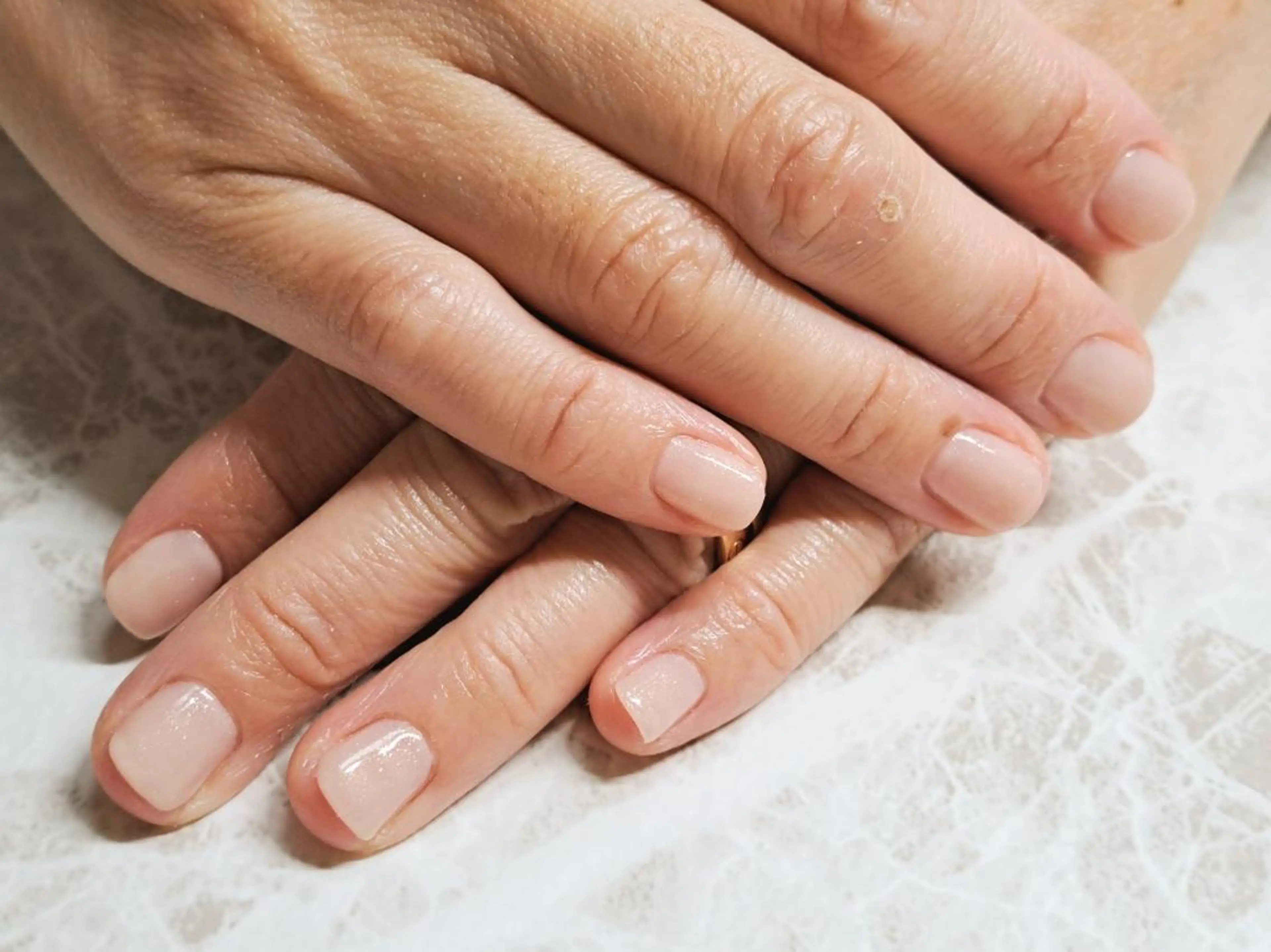 ネイル ラメ(グリッター) ホワイト Lupinus所属・Lupinus ルピナスのネイルデザイン