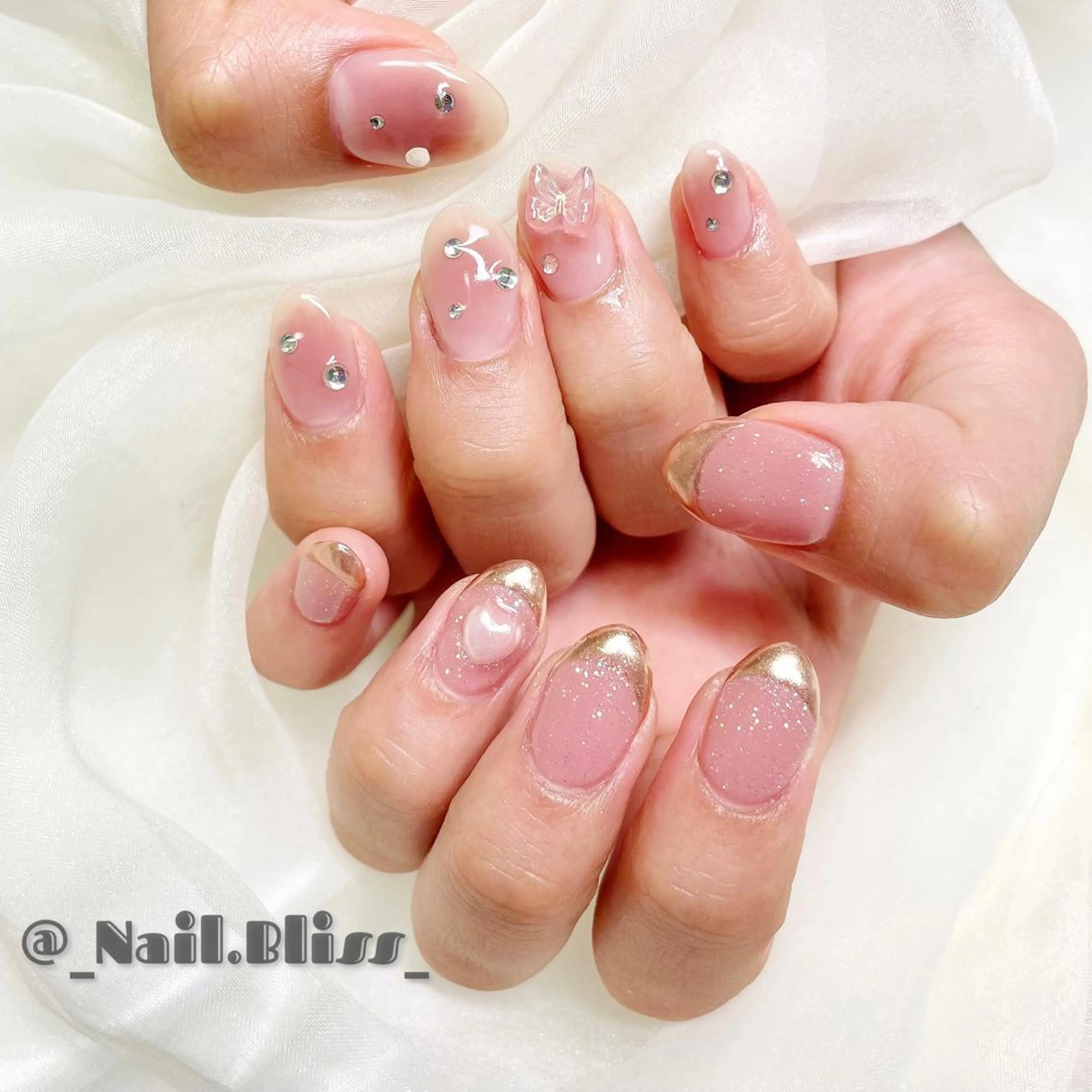 ネイル チークネイル フレンチネイル ミラーネイル ハンドネイル NAIL BLISSのネイルデザイン