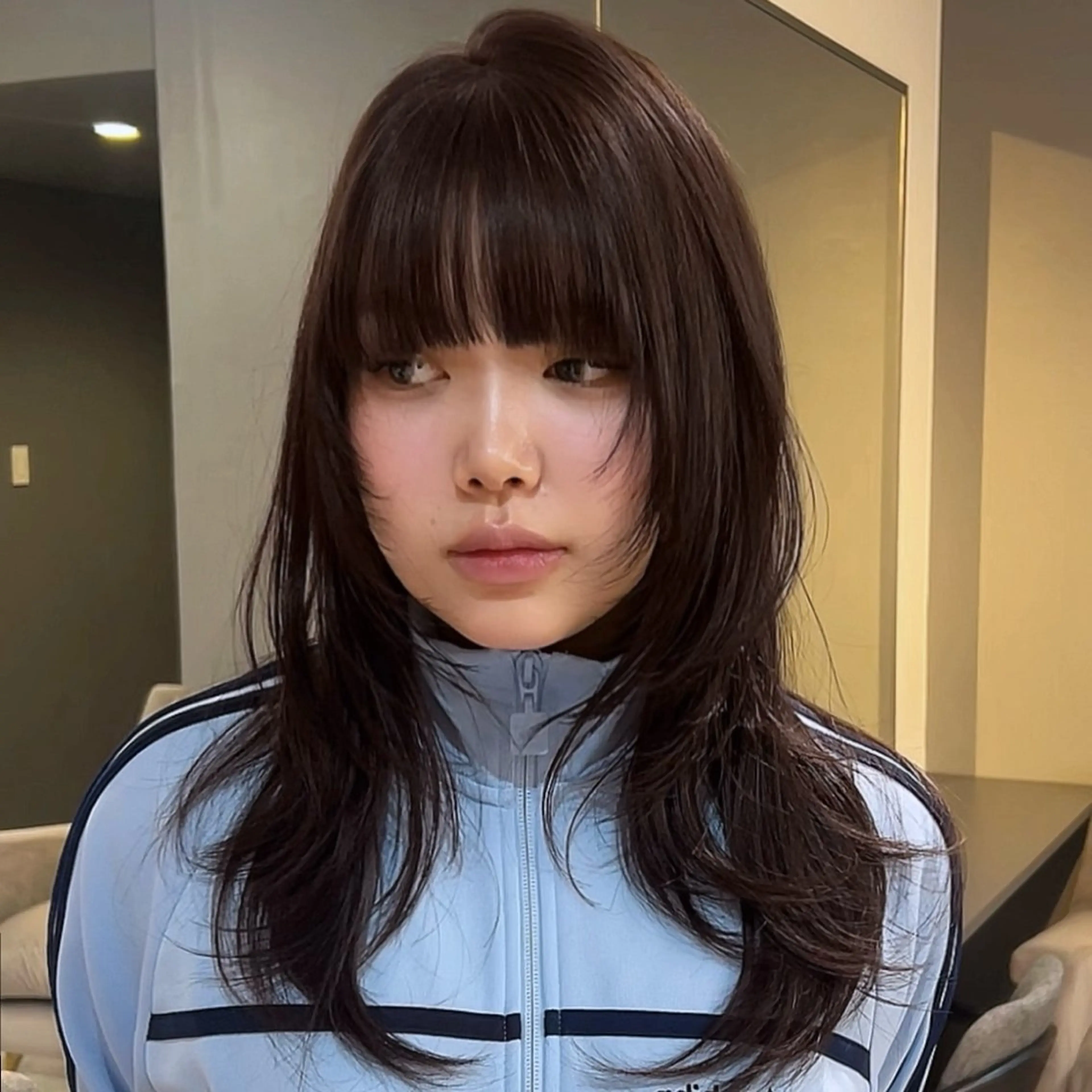 セミロング 亀井 詩奈のヘアスタイル