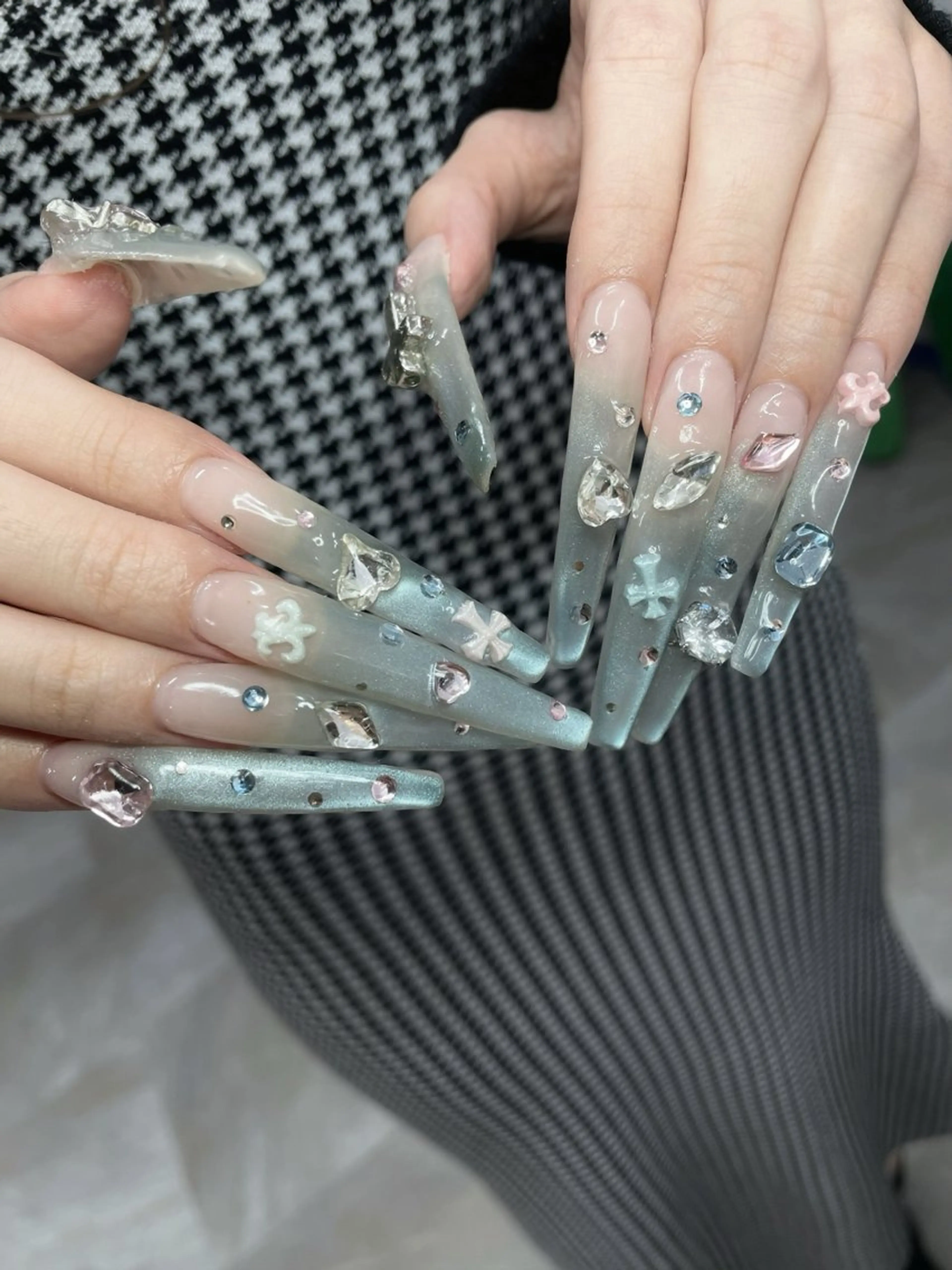 ネイル ハンドネイル ひめか🫁 推し概念・個性派のネイルデザイン