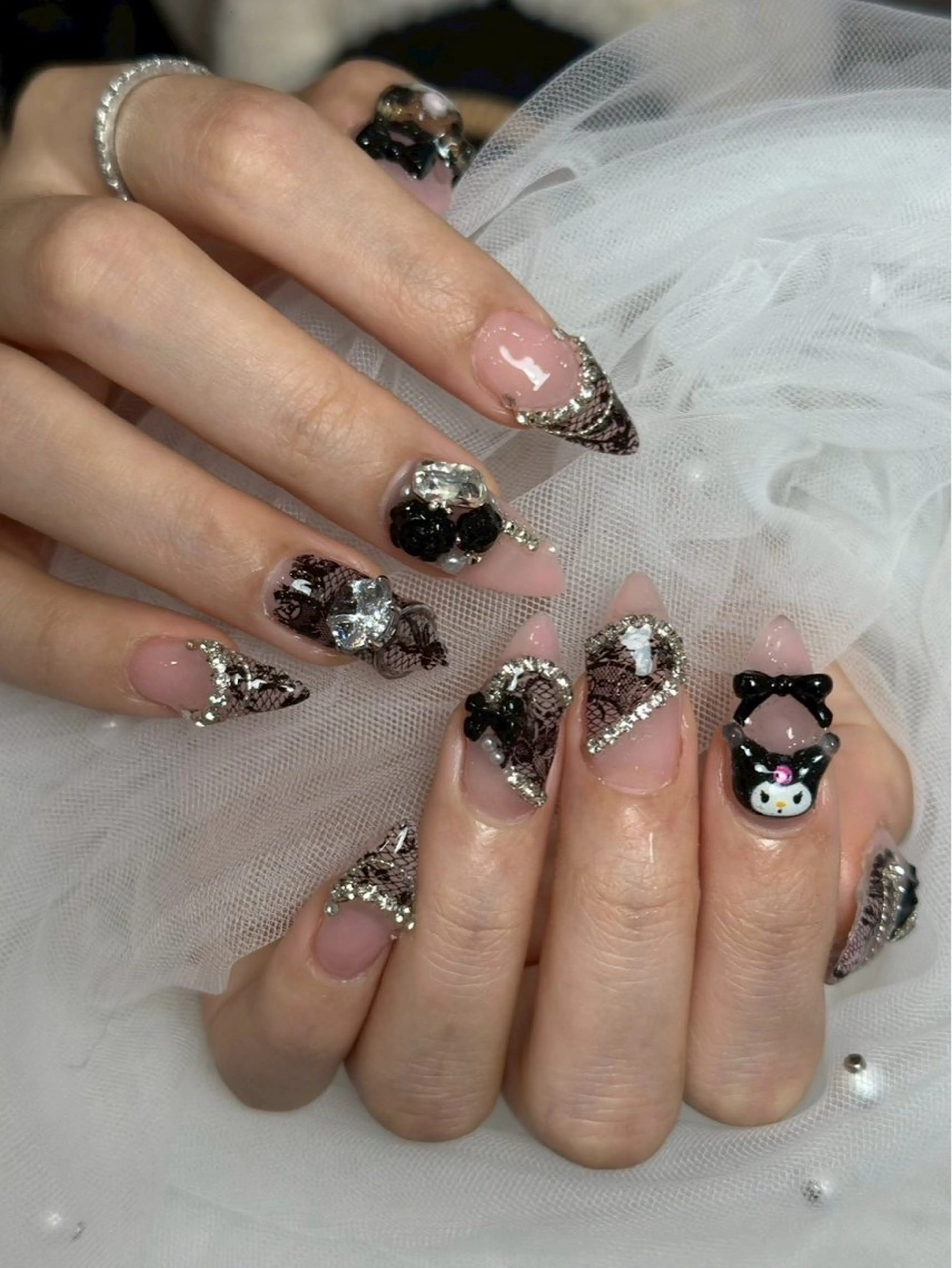 ネイル アートネイル オーロラネイル チークネイル 長さ出し フットネイル ハンドネイル ハンドケア Mio_ Noiranailのネイルデザイン