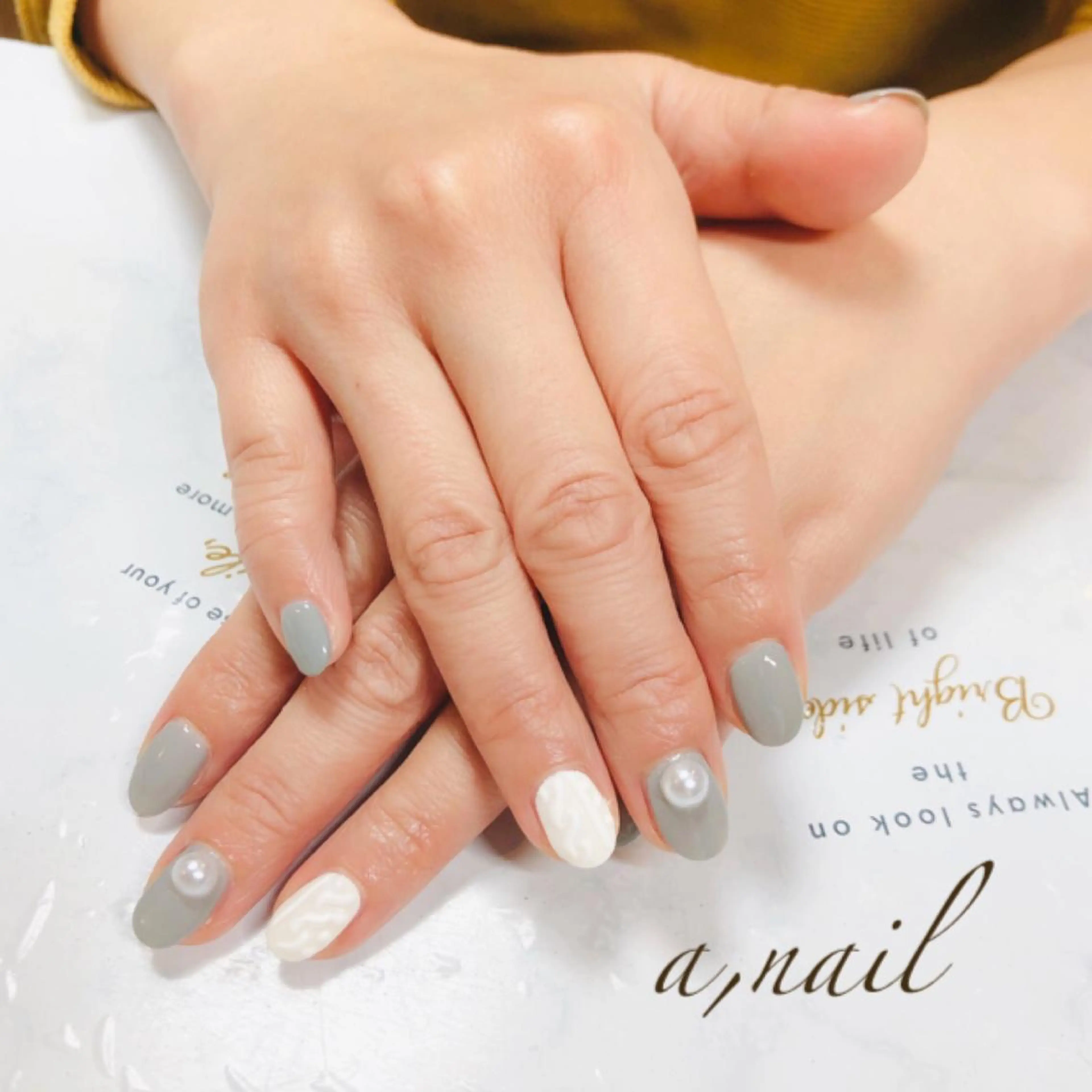 ネイル フットネイル ラメ(グリッター) ニュアンスネイル オフィスネイル ワンカラーネイル ハンドネイル ネイルサロン エーネイルのネイルデザイン