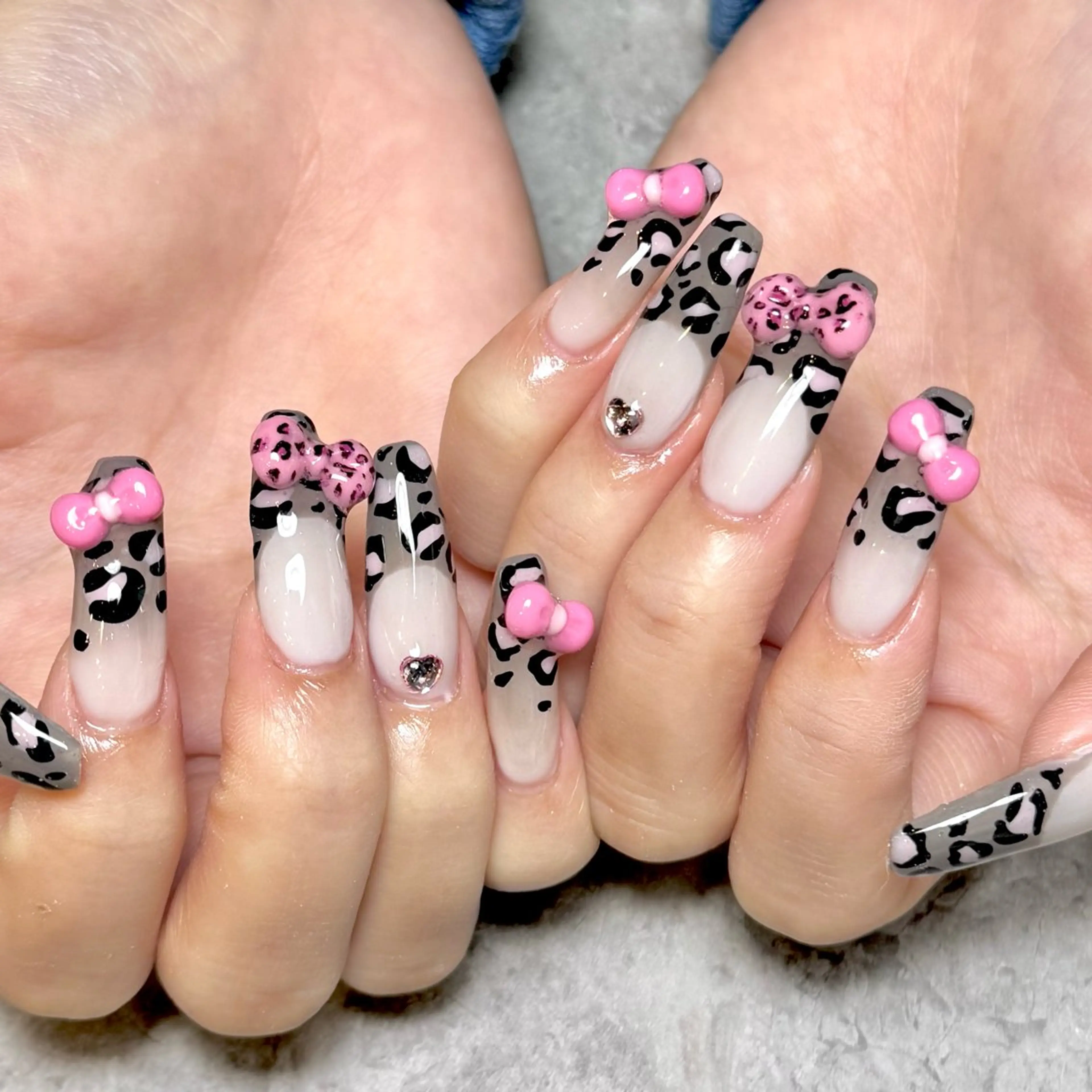 ネイル アニマル柄 フレンチネイル キラキラネイル リボン ハンドネイル Nail Salon Lillion【リリオン】所属・lillion karenのネイルデザイン