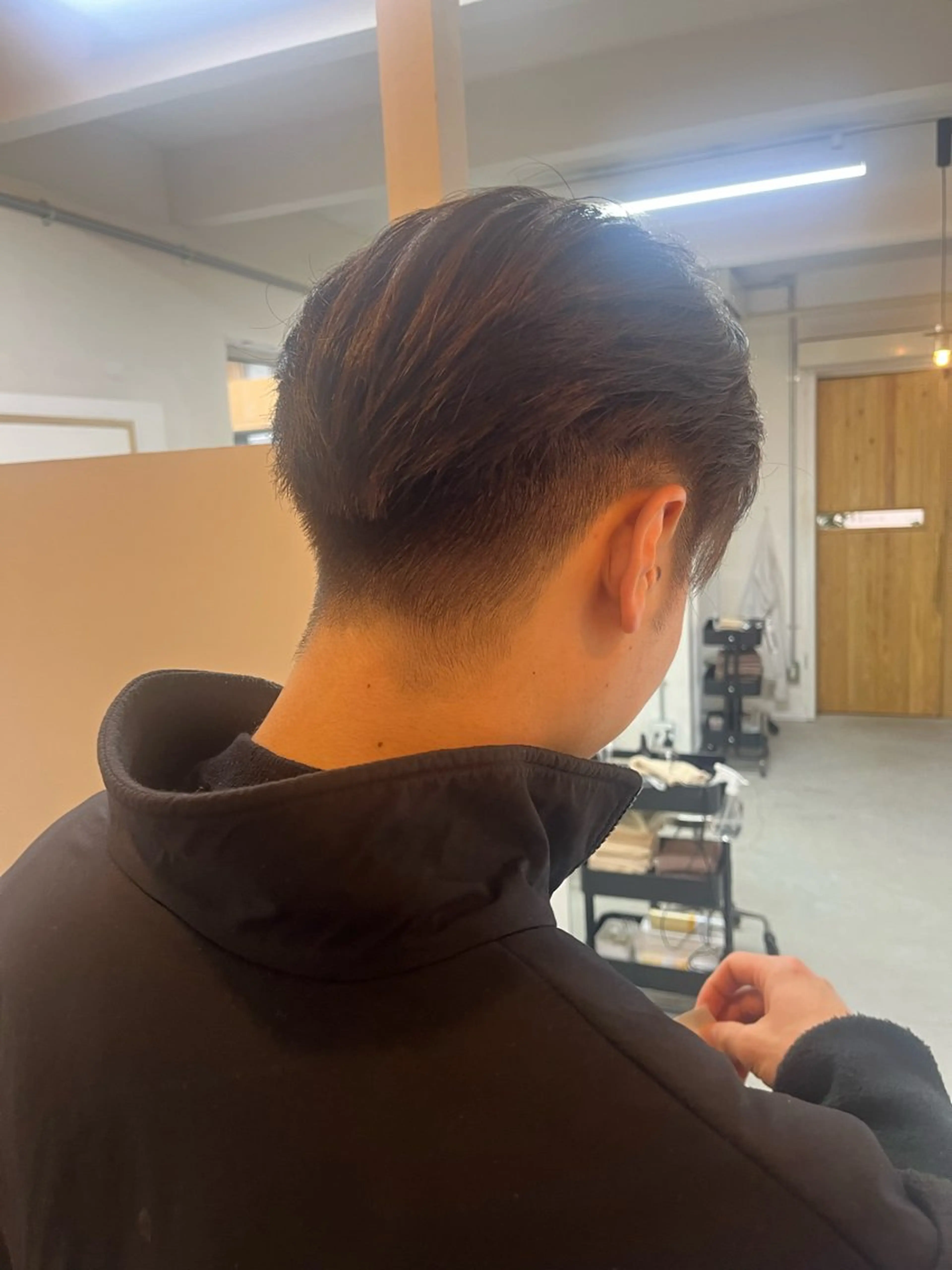 カラー メンズ センターパート 刈り上げ ベージュカラー ブラウンカラー ブラウンベージュ カット ヘアカラー person♡kii マオのヘアスタイル