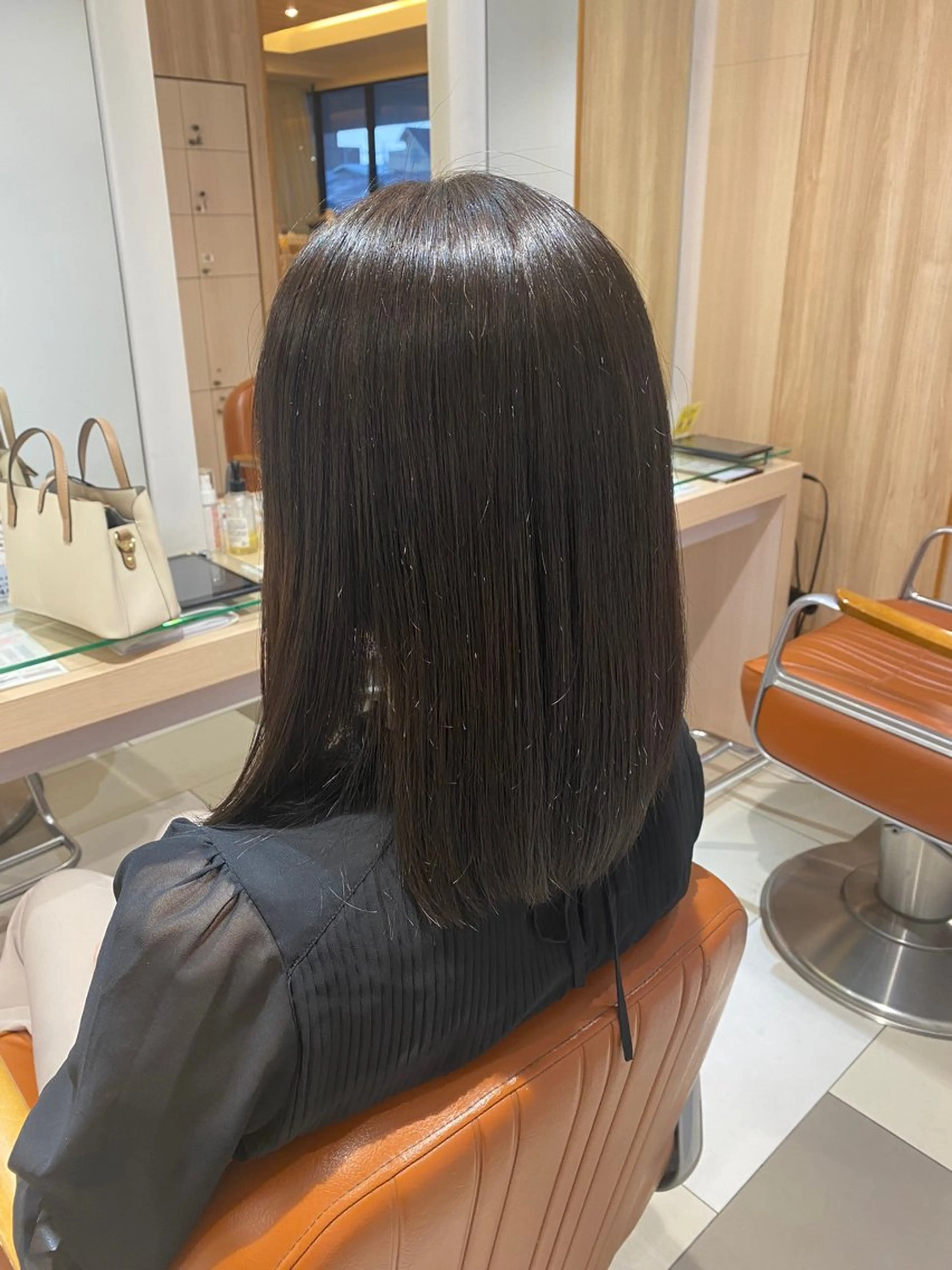 ミディアム mei / 艶カラー ミディアム レイヤーのヘアスタイル