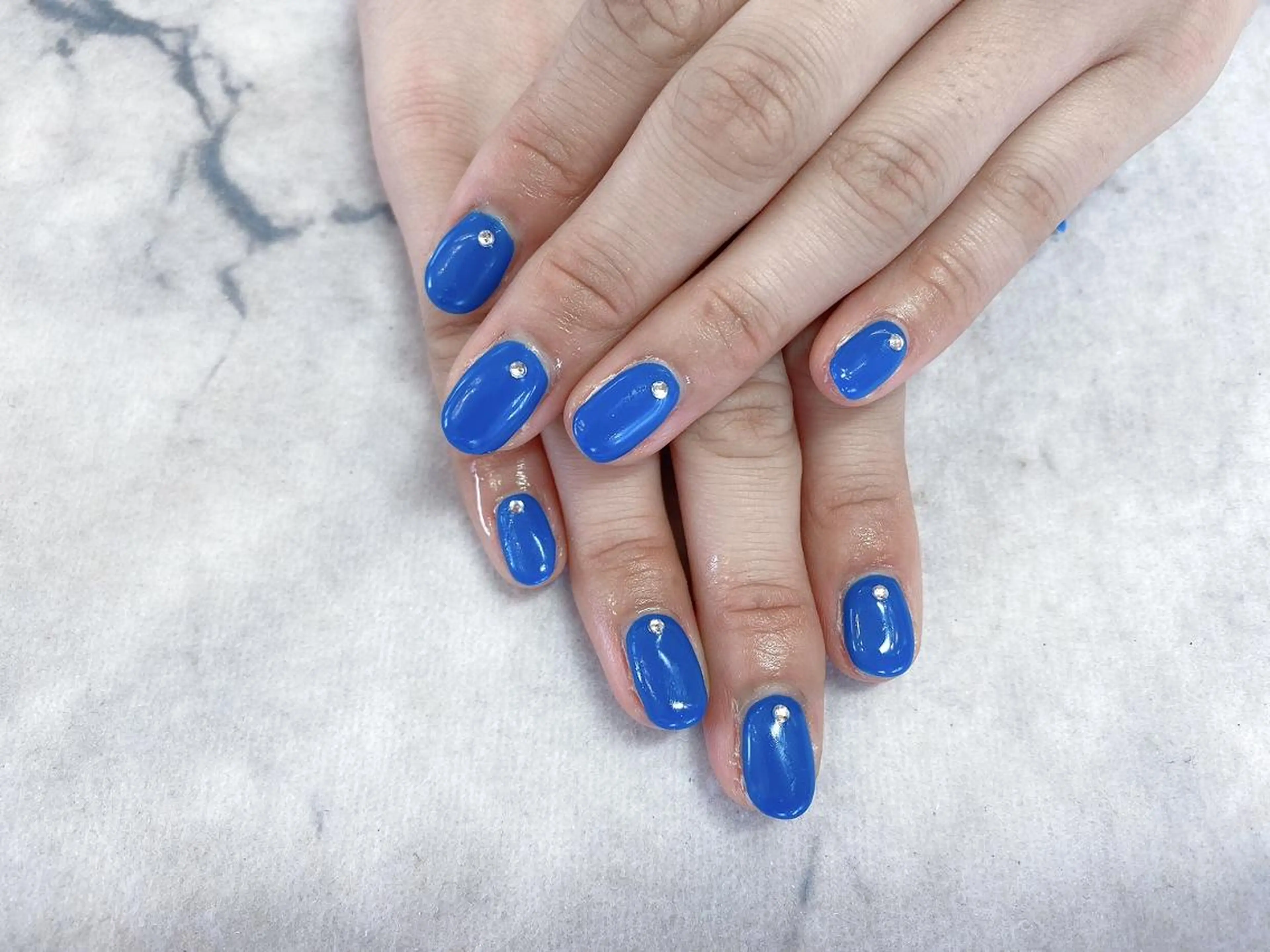 ネイル ネイルリボン 受付スタッフのネイルデザイン