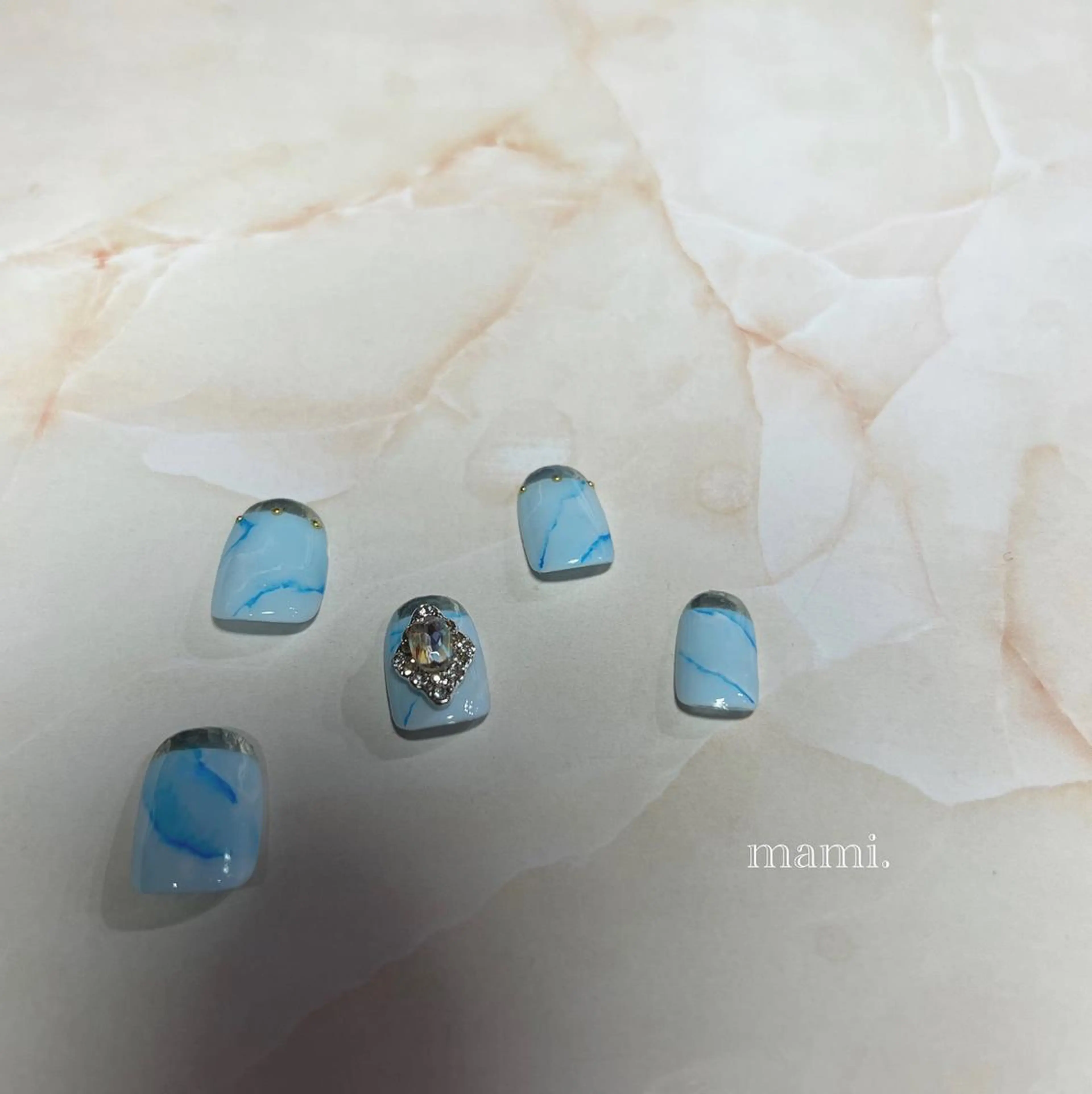 ネイル フレンチネイル ジェルネイル 韓国ネイル 持ち込み パラジェル ちゅるんネイル🪄 耳ツボジュエリー🔗のネイルデザイン