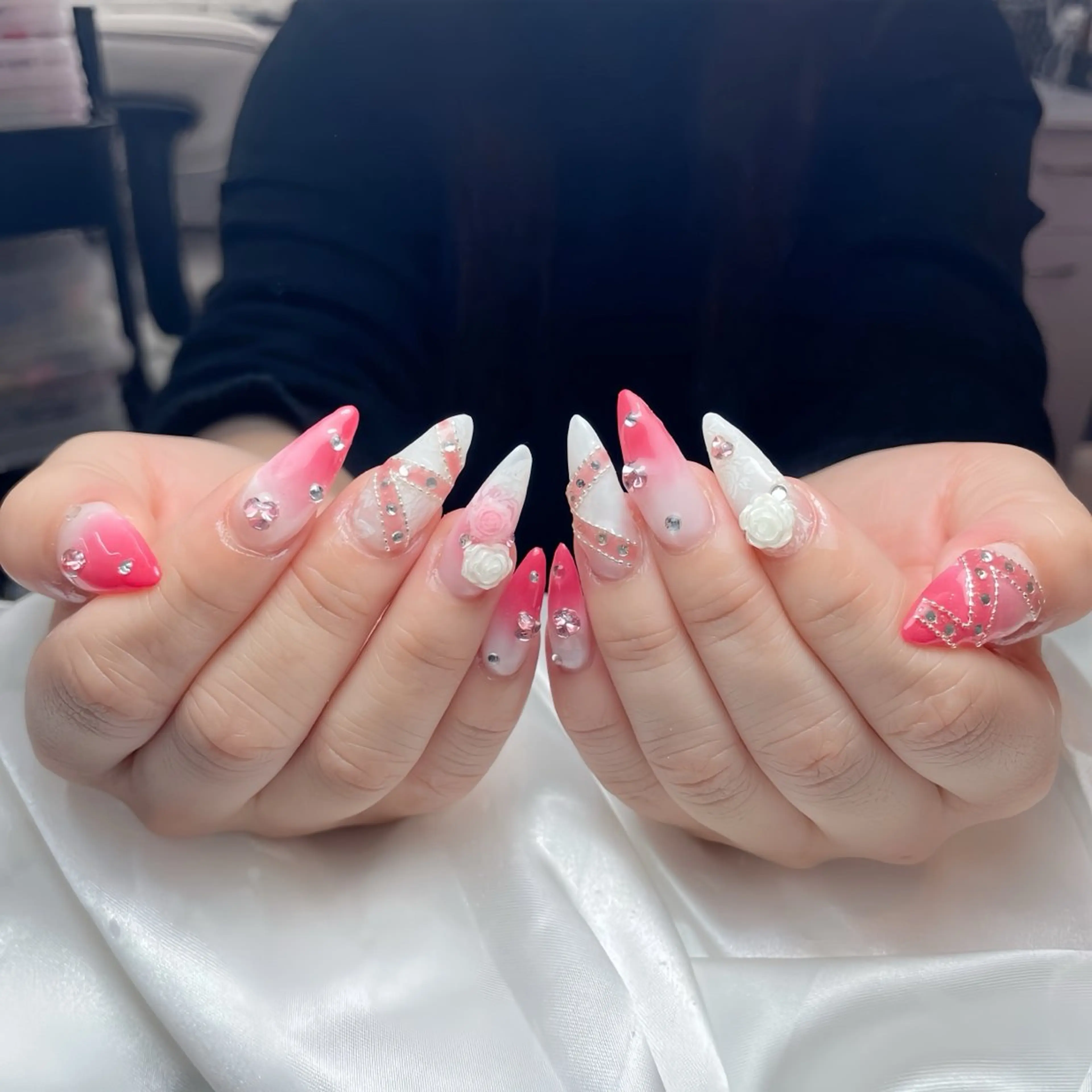 ネイル アートネイル チークネイル ジェルネイル ロングネイル マグネットネイル ハンドネイル Rin Nail 新大久保店のネイルデザイン