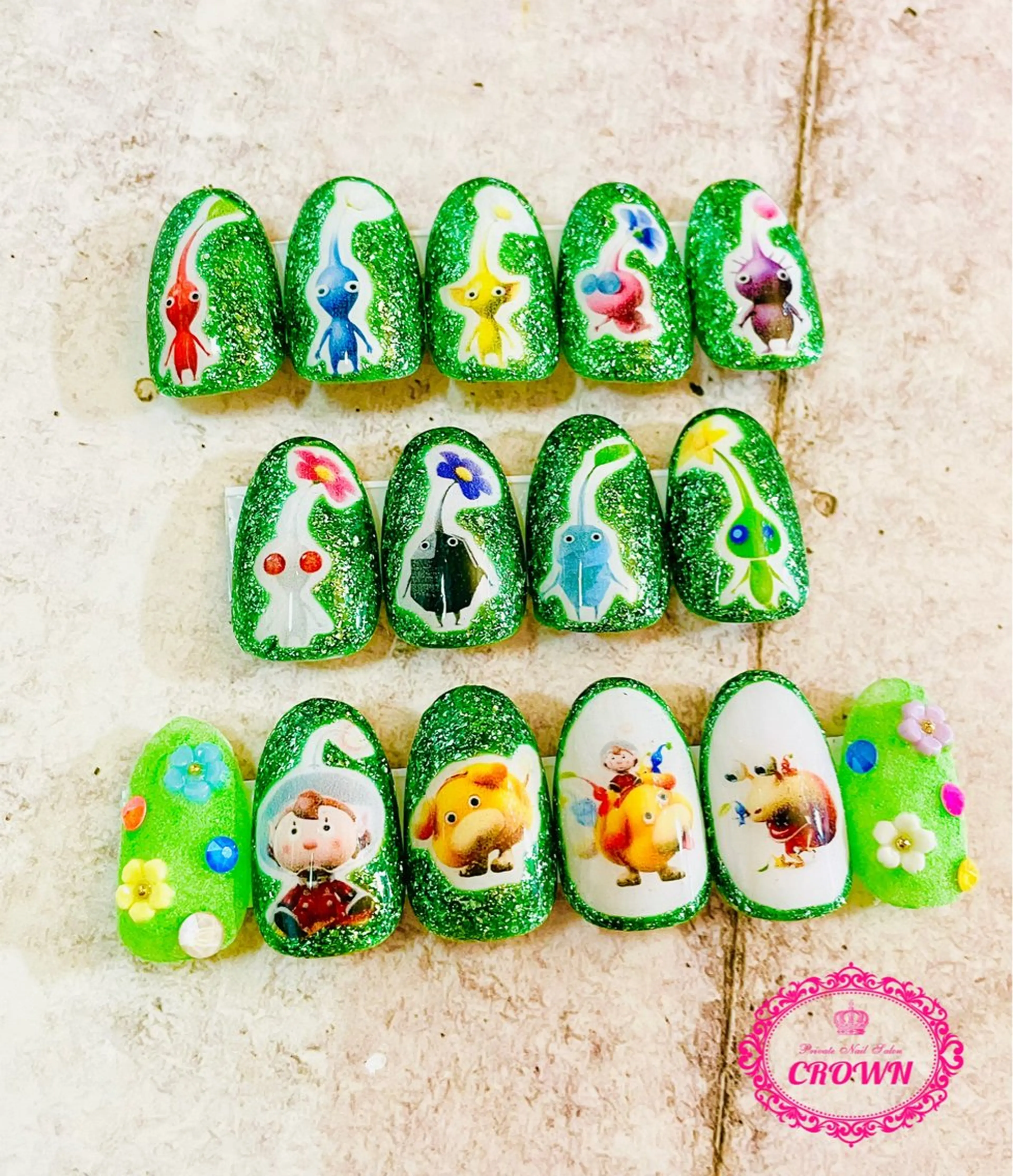 ネイル CROWN プライベートサロンのネイルデザイン